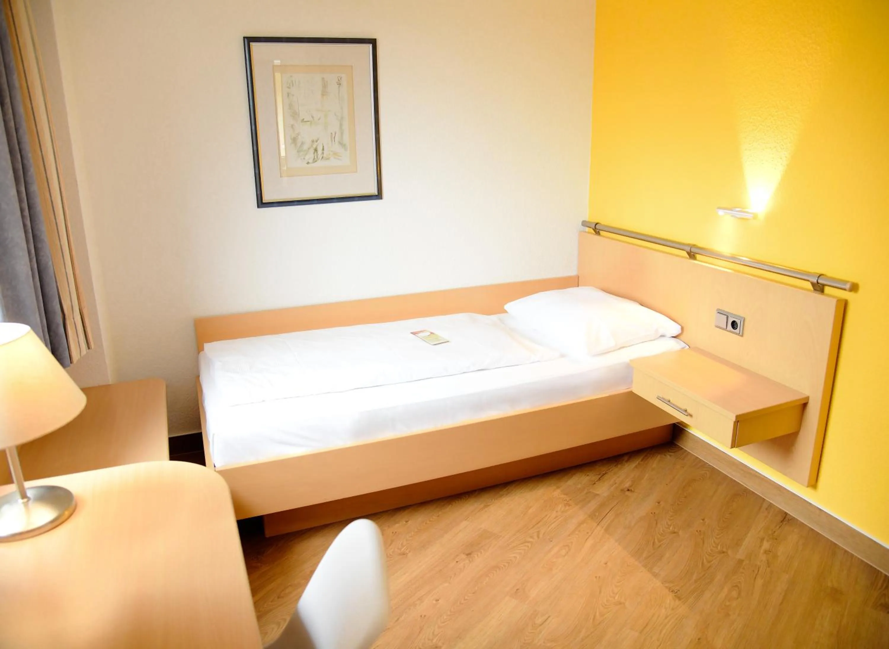 Bedroom, Bed in Hotel am Markt Garni - Aegidienberg