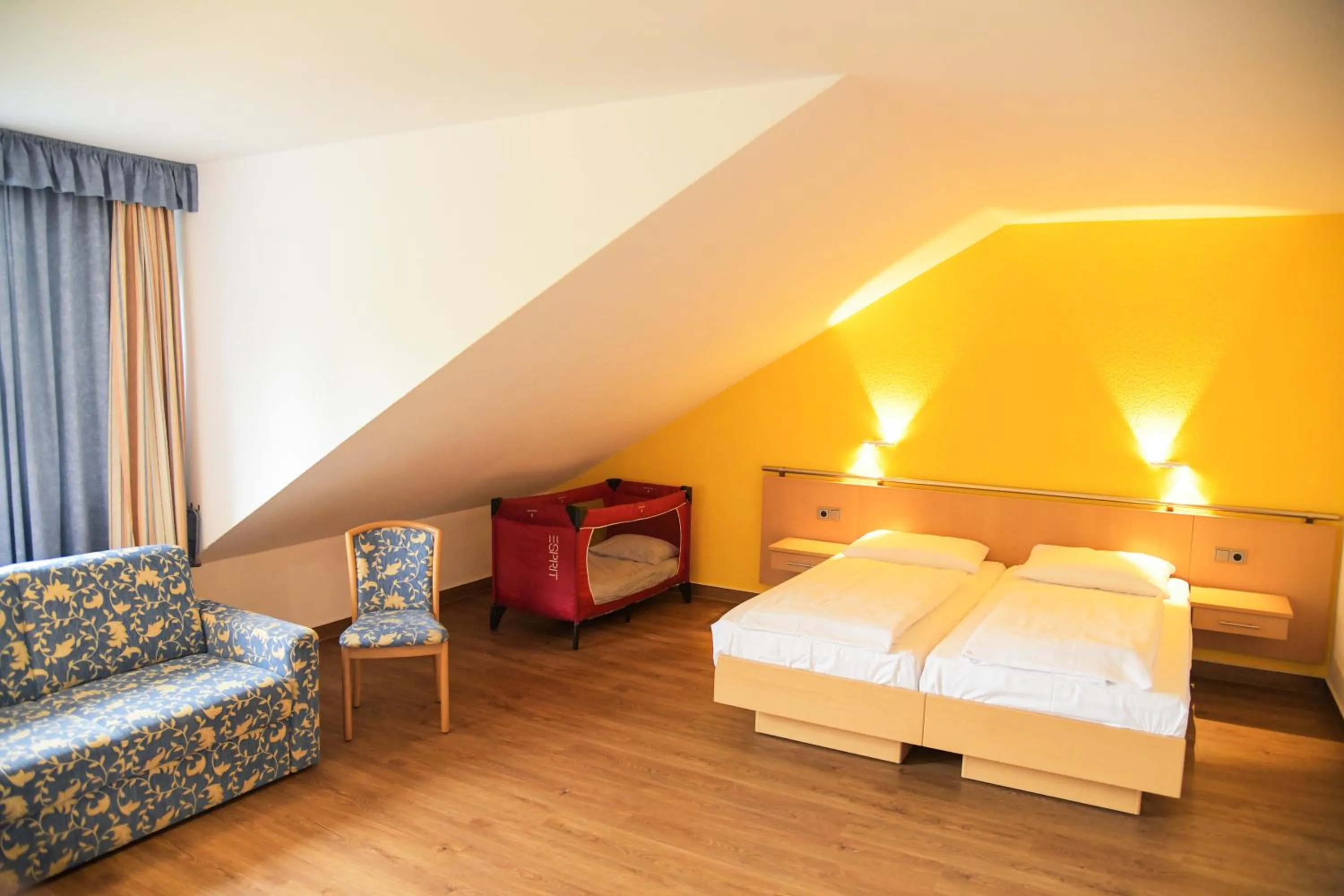 Bedroom, Bed in Hotel am Markt Garni - Aegidienberg