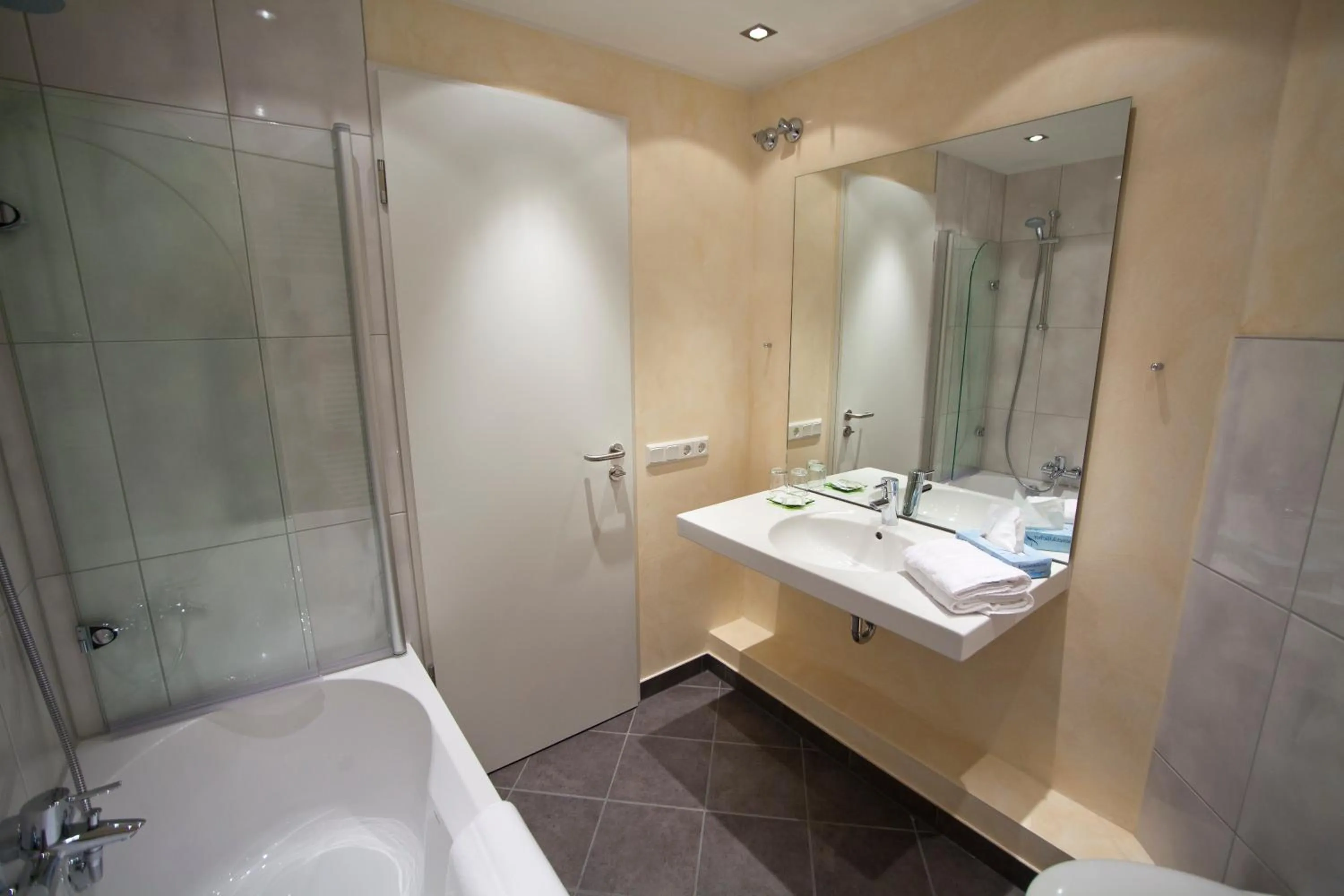 Bathroom in Hotel am Markt Garni - Aegidienberg