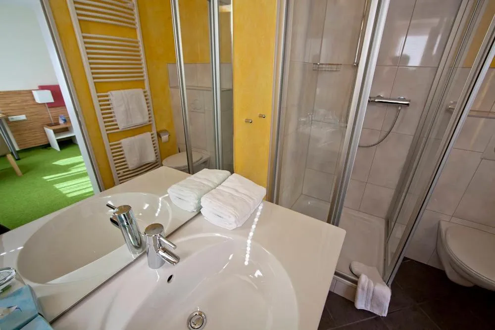 Bathroom in Hotel am Markt Garni - Aegidienberg