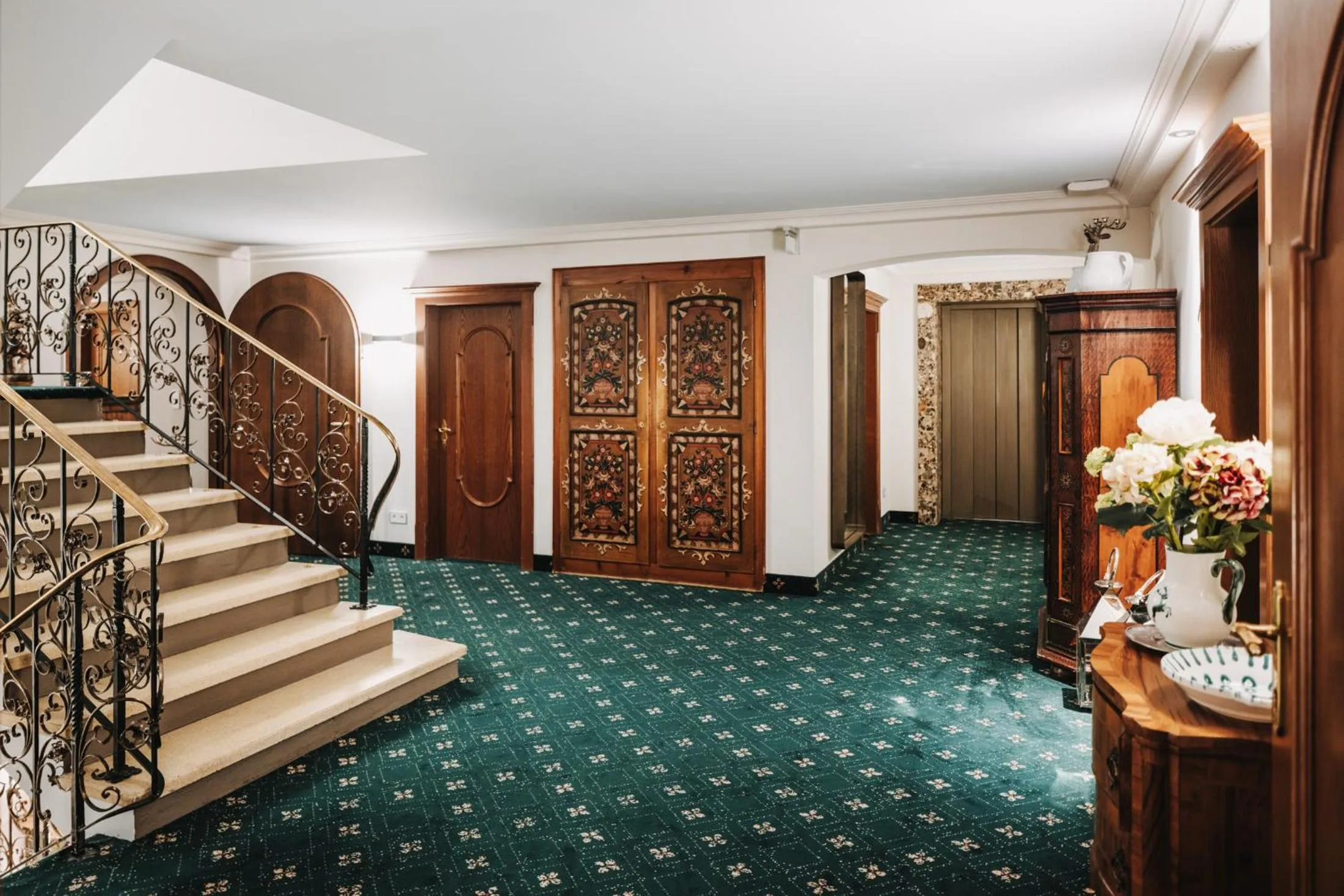 Lobby or reception in Hotel Arlberg Lech