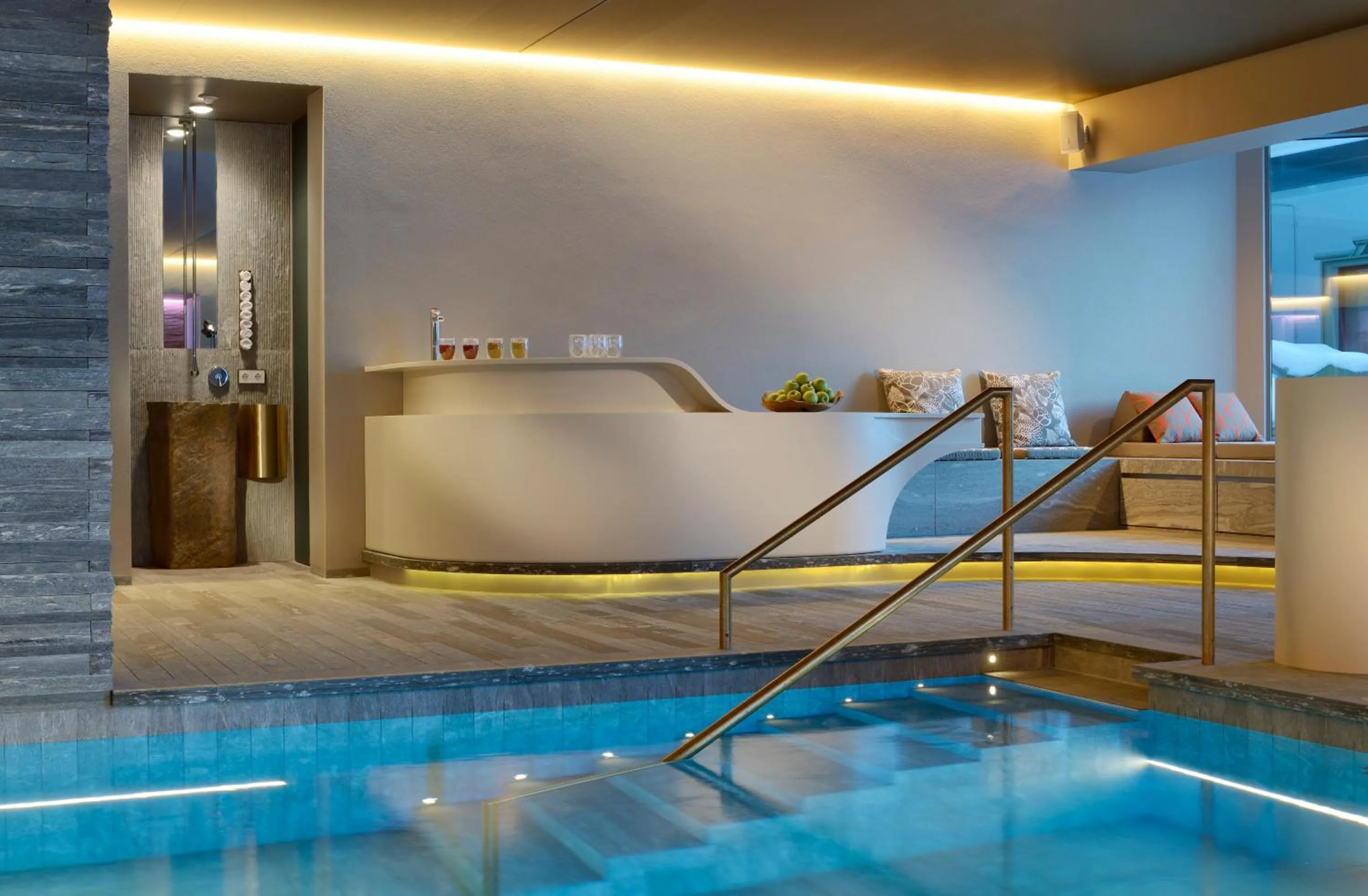 Swimming pool in Hotel Arlberg Lech