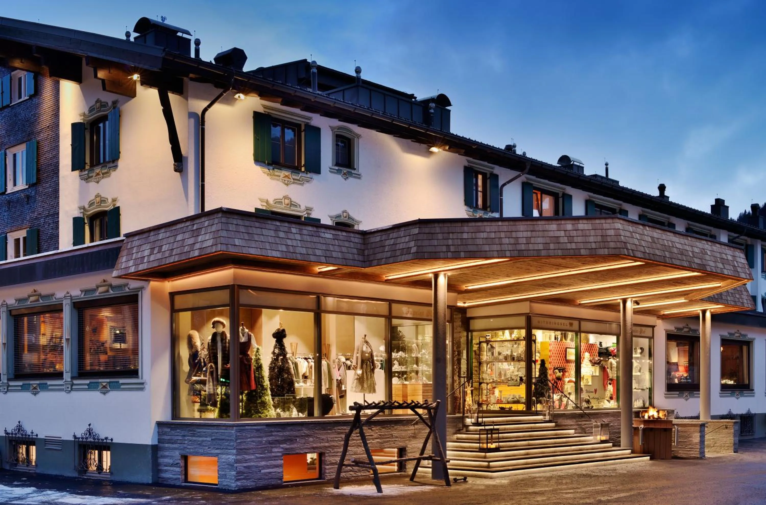 Facade/entrance in Hotel Arlberg Lech