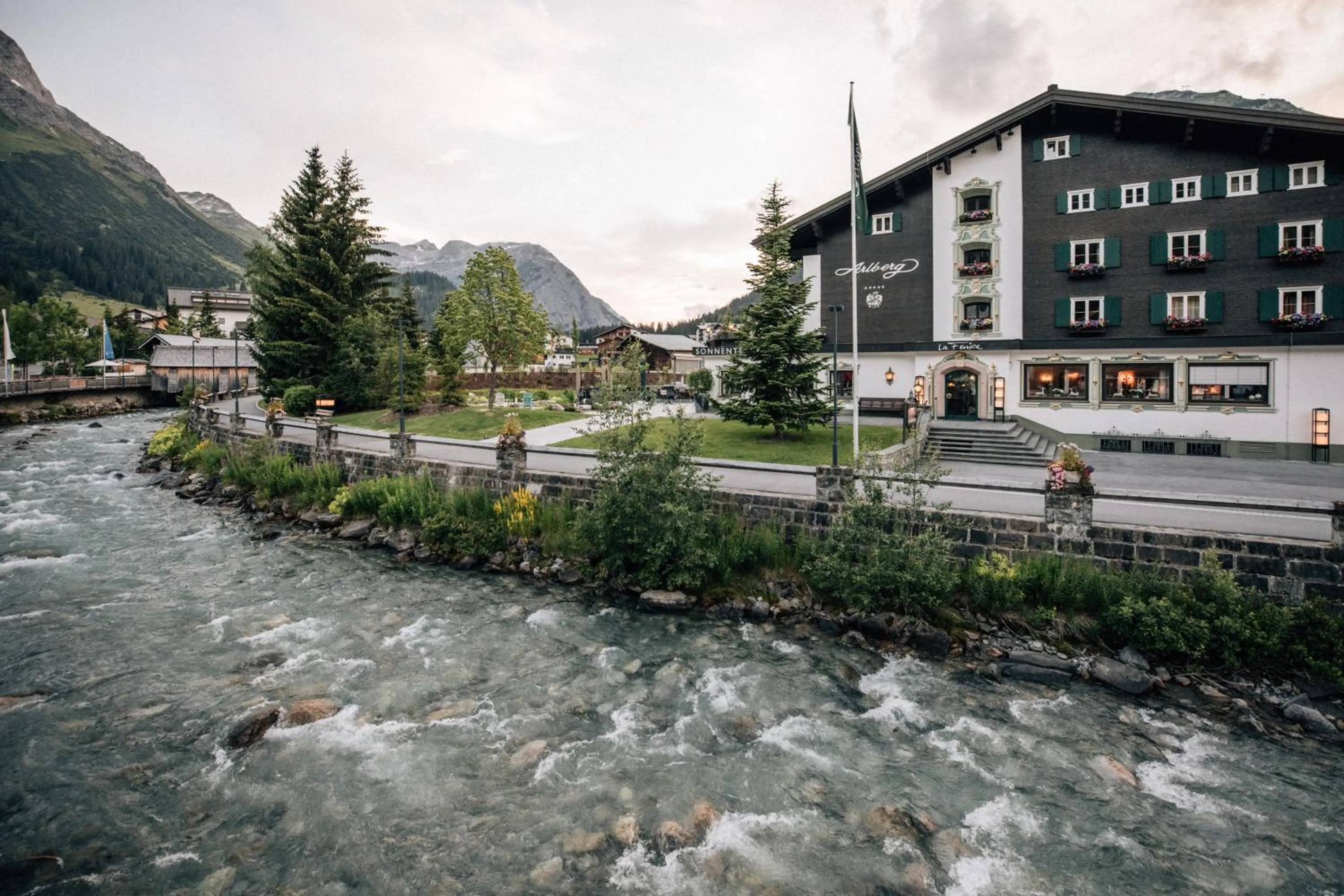 Property building in Hotel Arlberg Lech