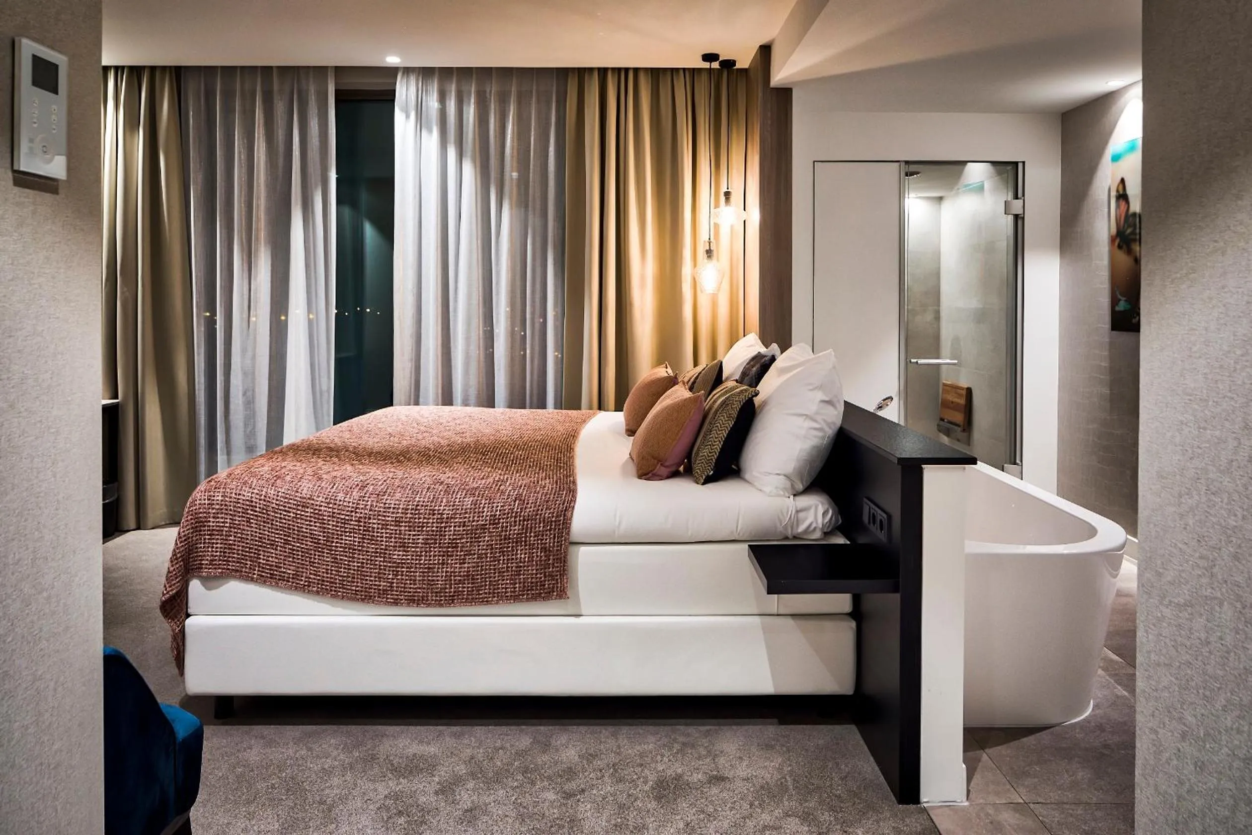 Bathroom, Bed in Van der Valk Hotel Tilburg