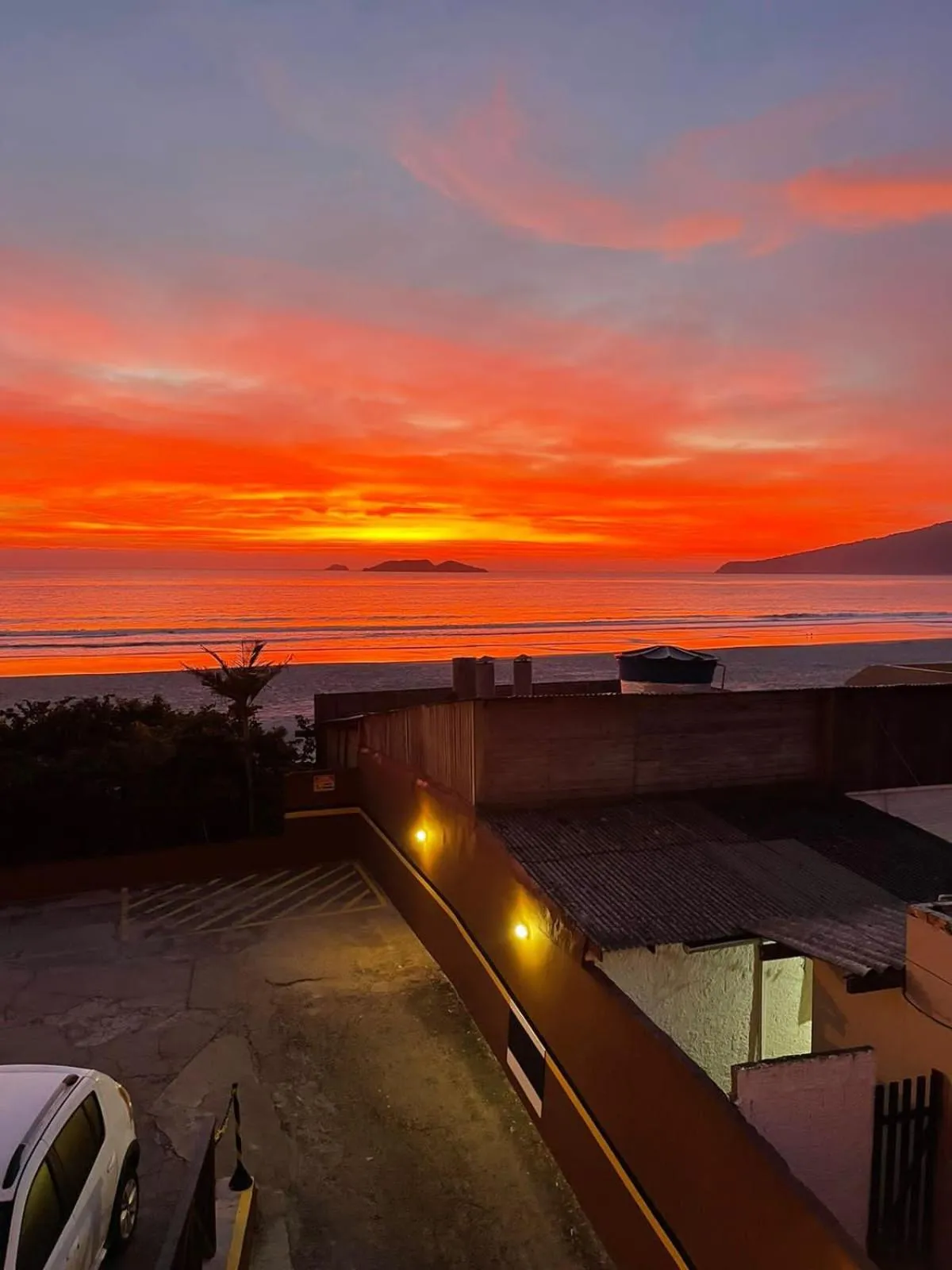 Night in Palm Beach Apart Hotel