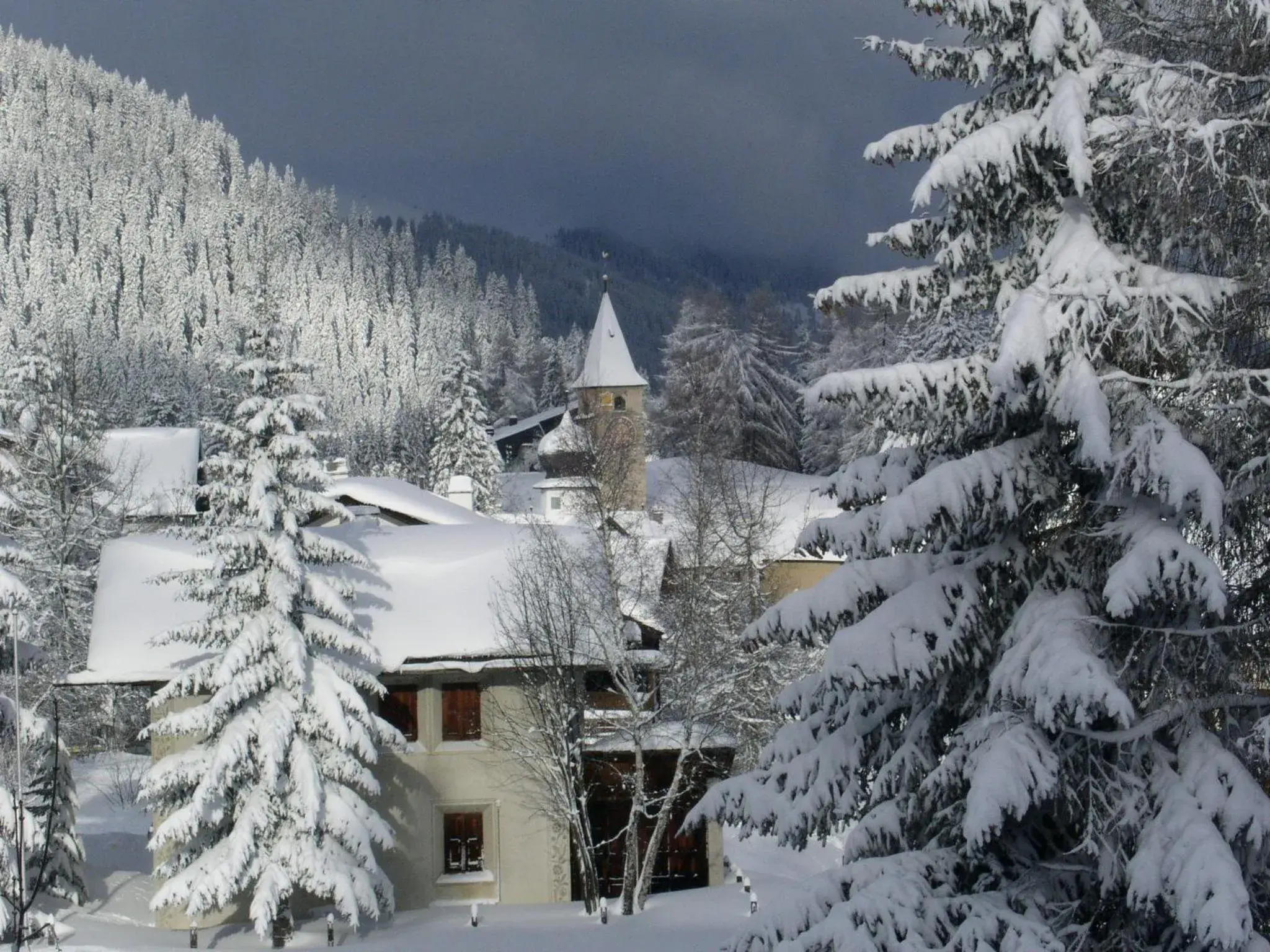 Property building in Hotel Alpina Parpan Property building in Hotel Alpina Parpan