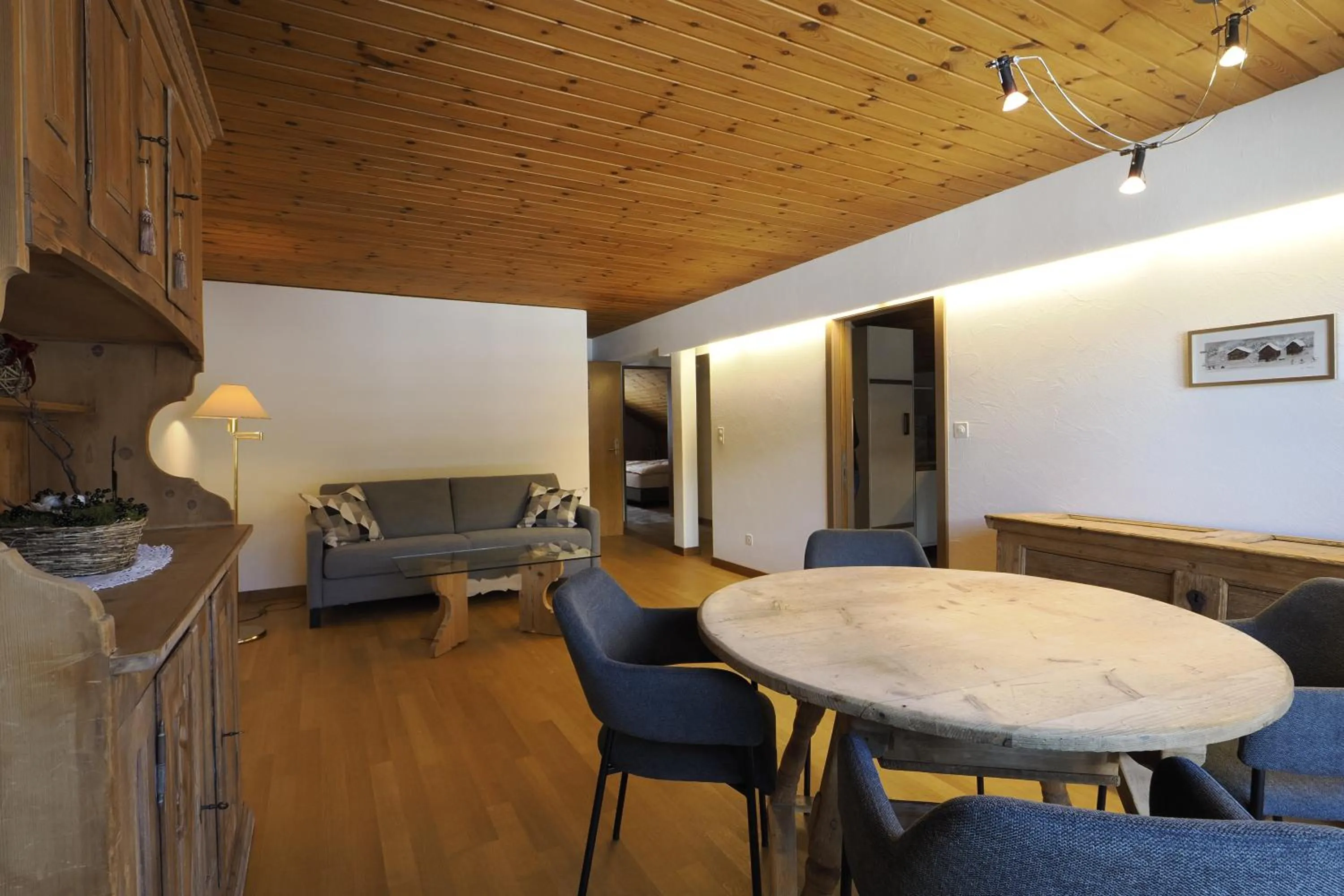 Dining area in Hotel Alpina Parpan