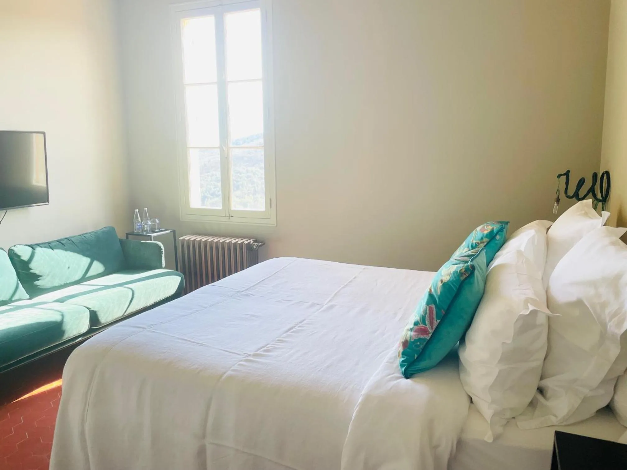 Photo of the whole room, Bed in Hôtel particulier des Jasmins