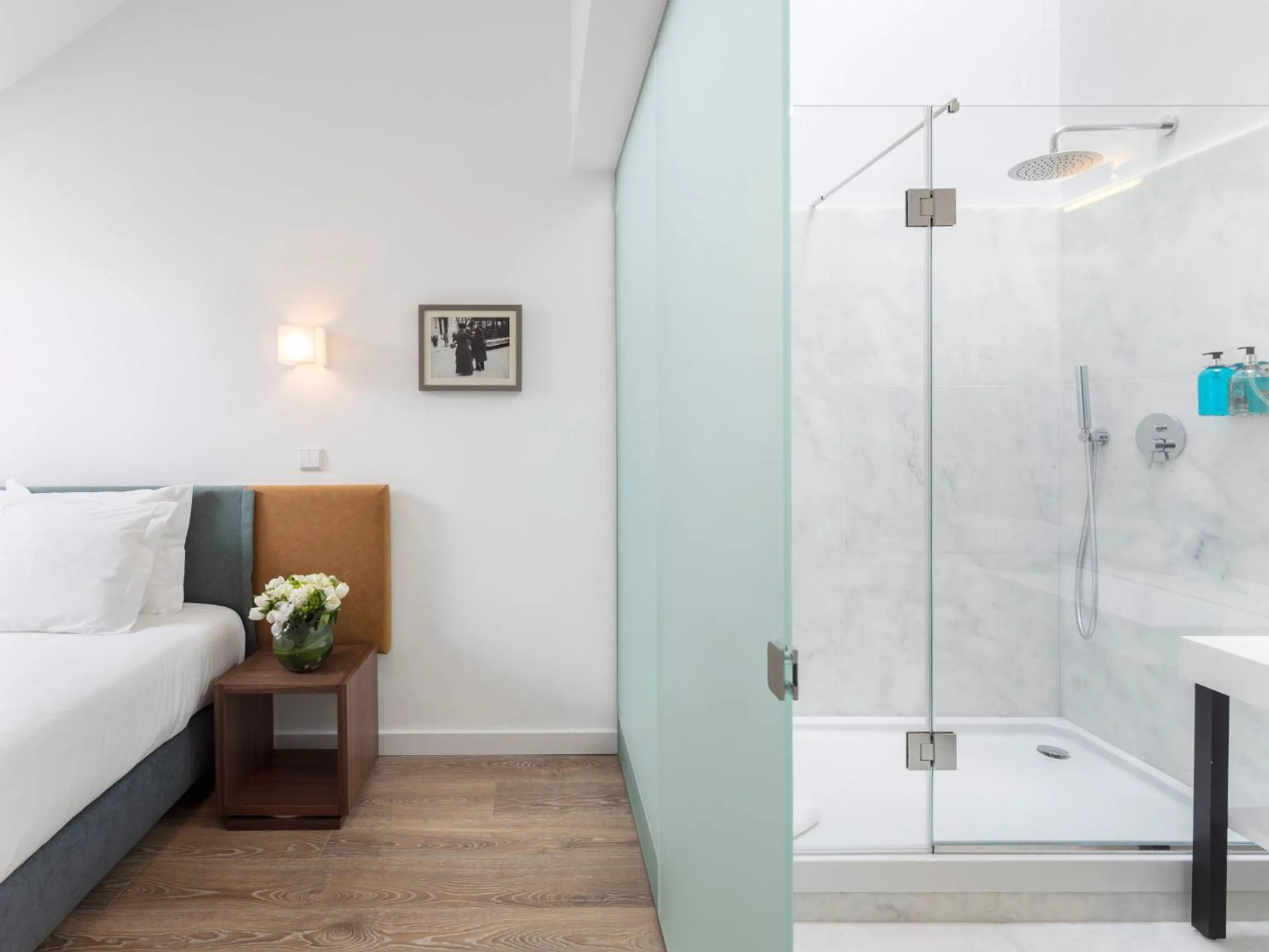 Bedroom, Bed in LSA Chiado Emenda by Numa