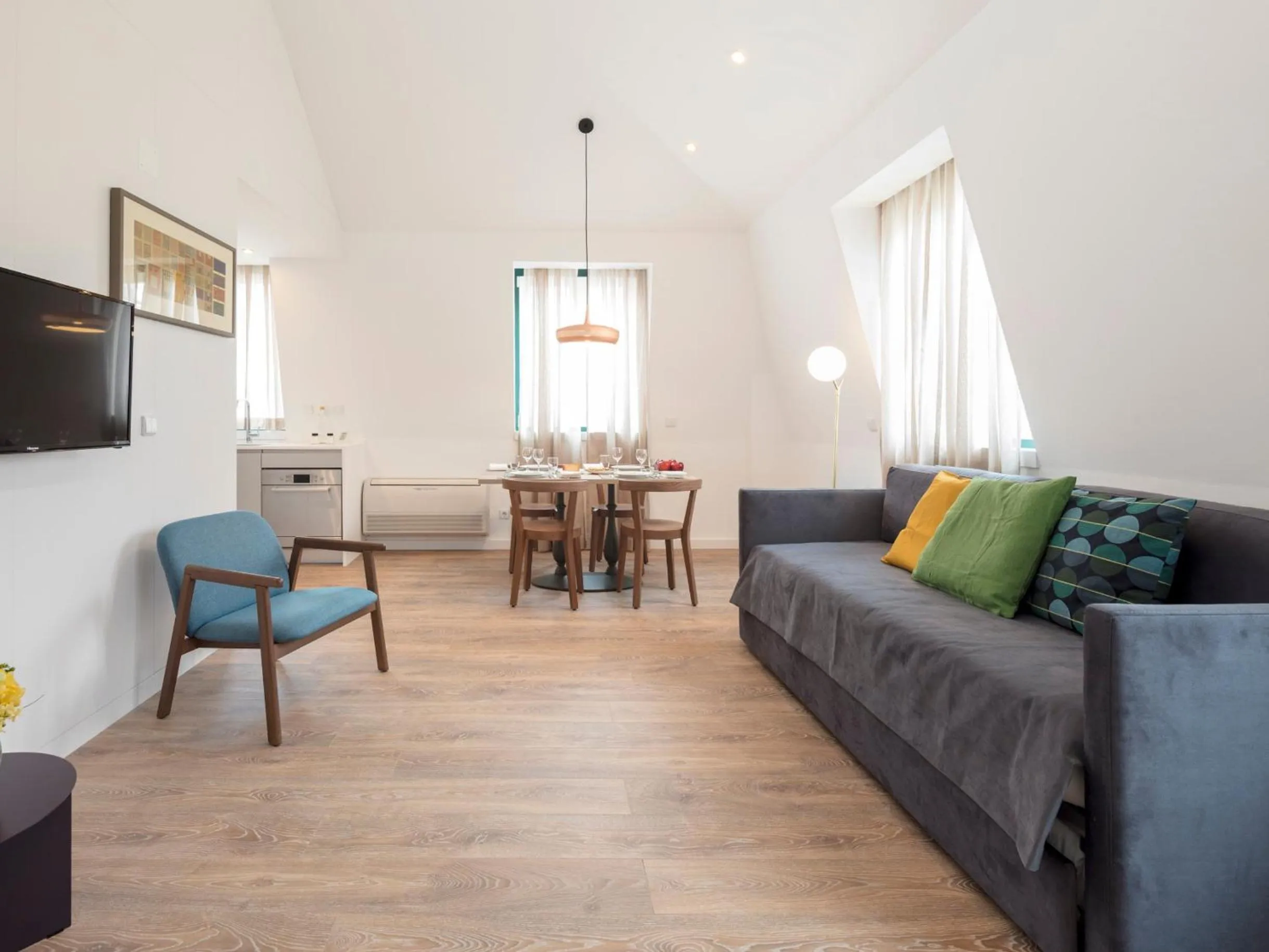 TV and multimedia in LSA Chiado Emenda by Numa