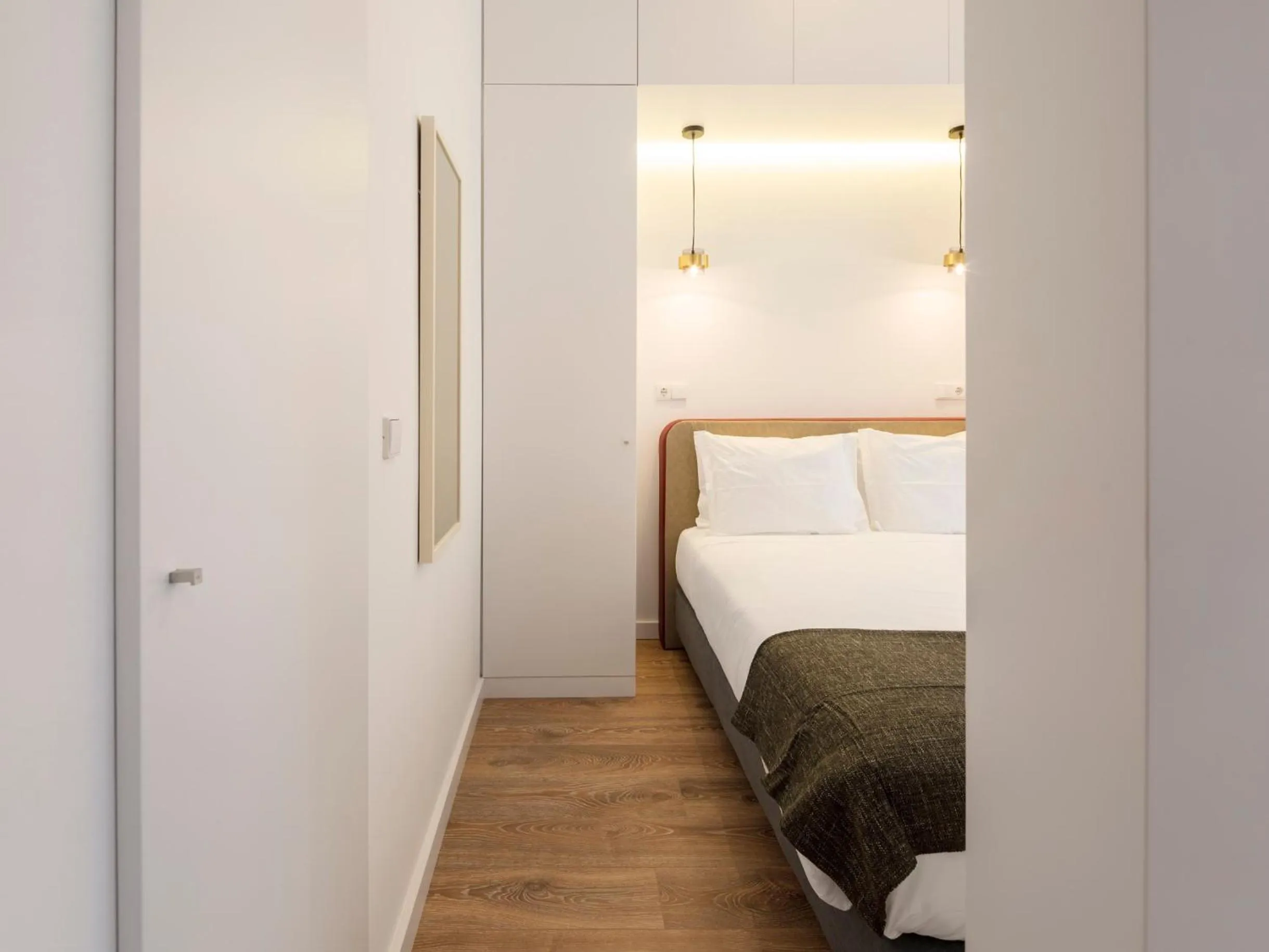 Bedroom, Bed in LSA Chiado Emenda by Numa