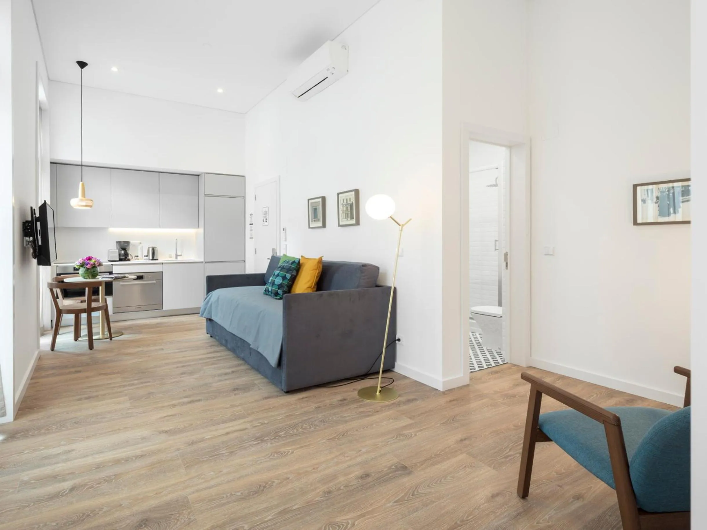 Kitchen or kitchenette in LSA Chiado Emenda by Numa