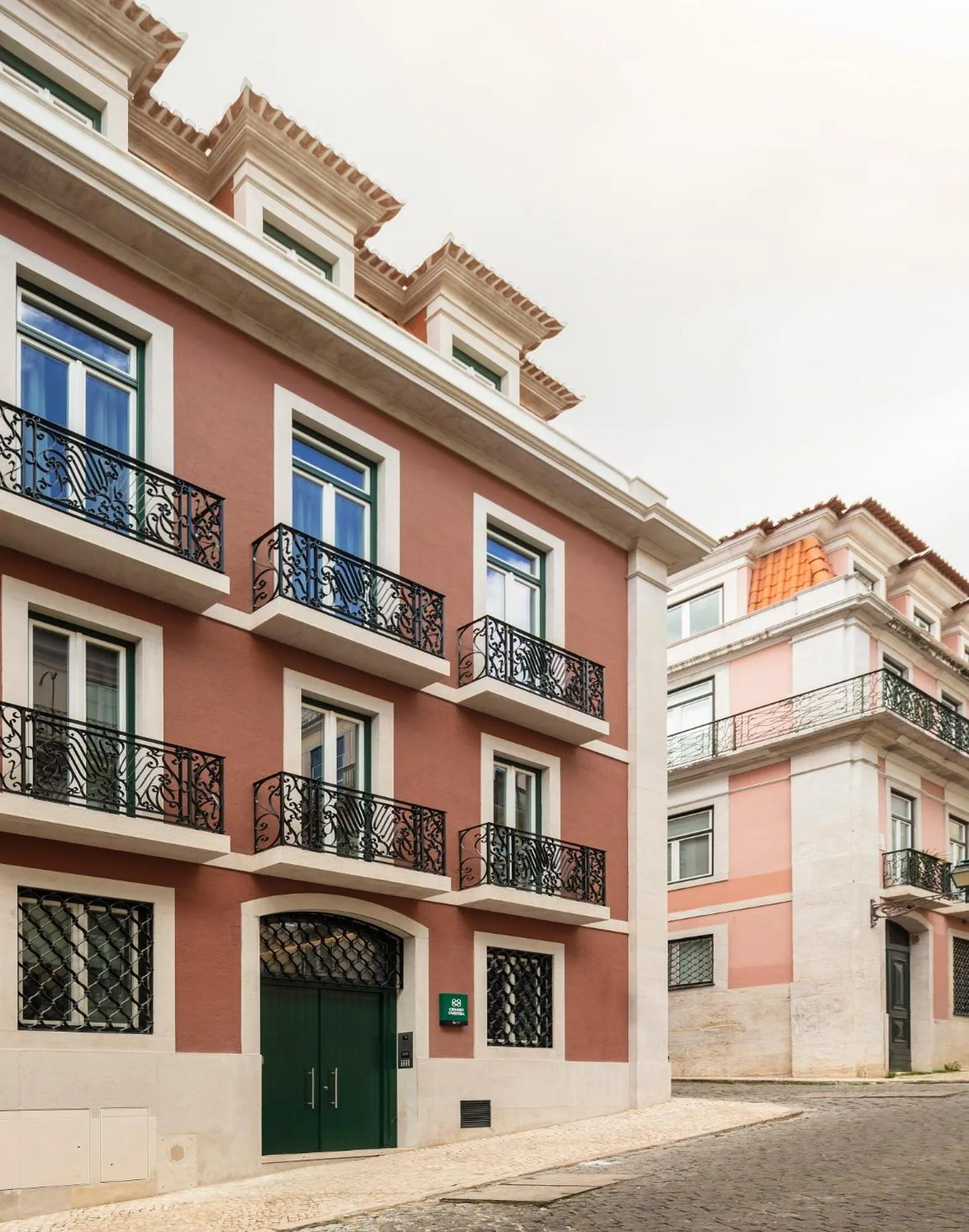 Property building in LSA Chiado Emenda by Numa