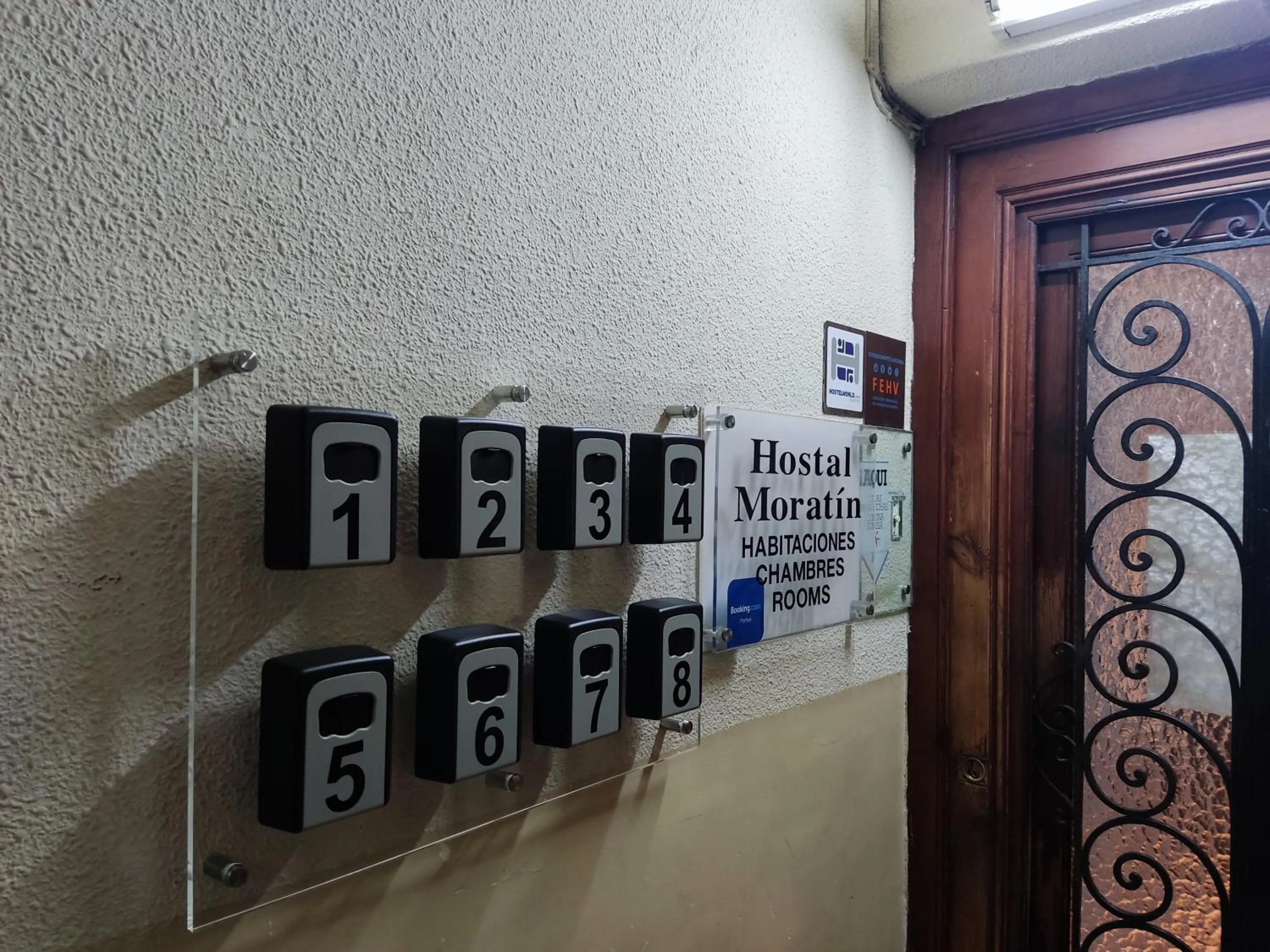 Property logo or sign in Pensión Moratin