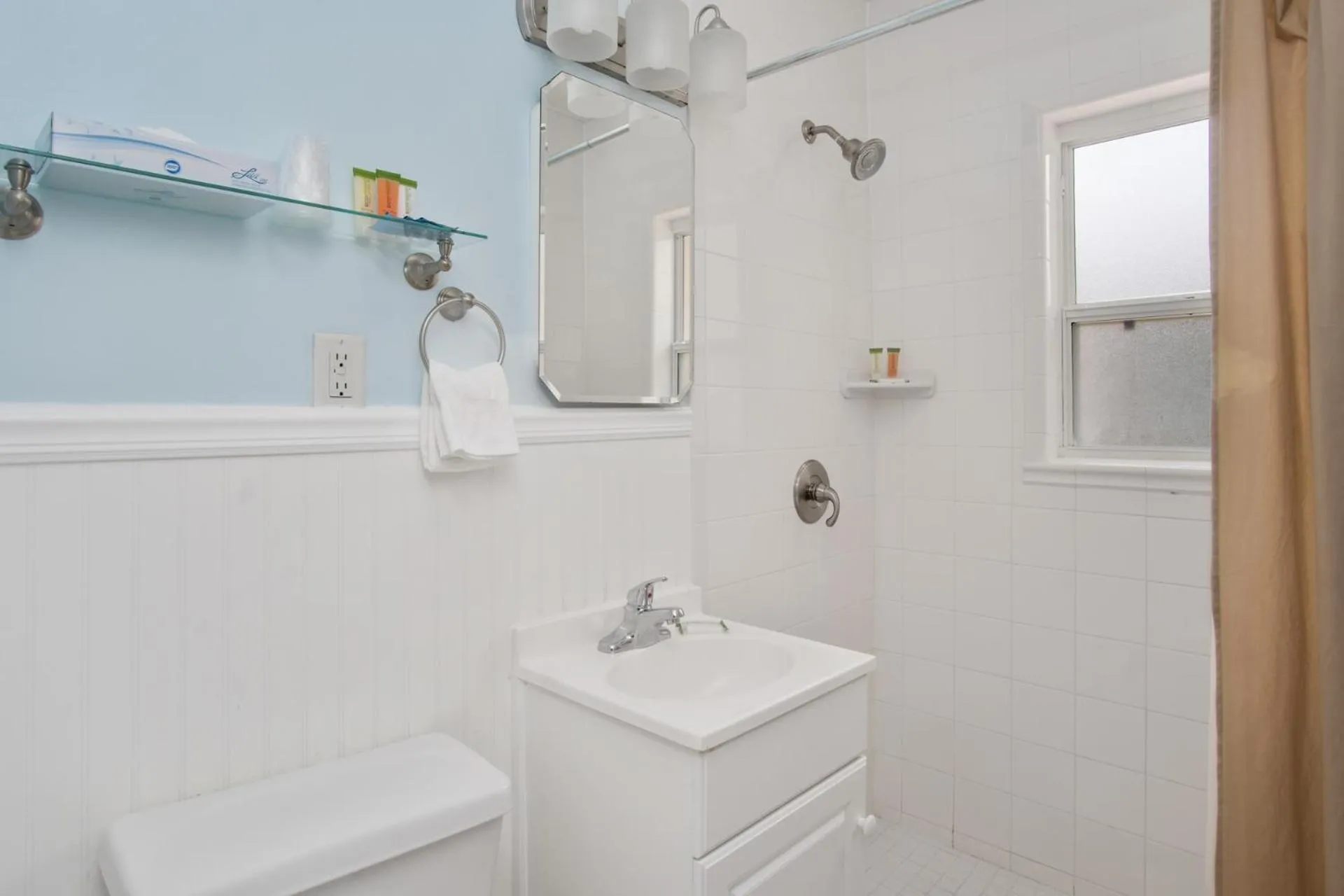 Bathroom in Beach Place Guesthouses