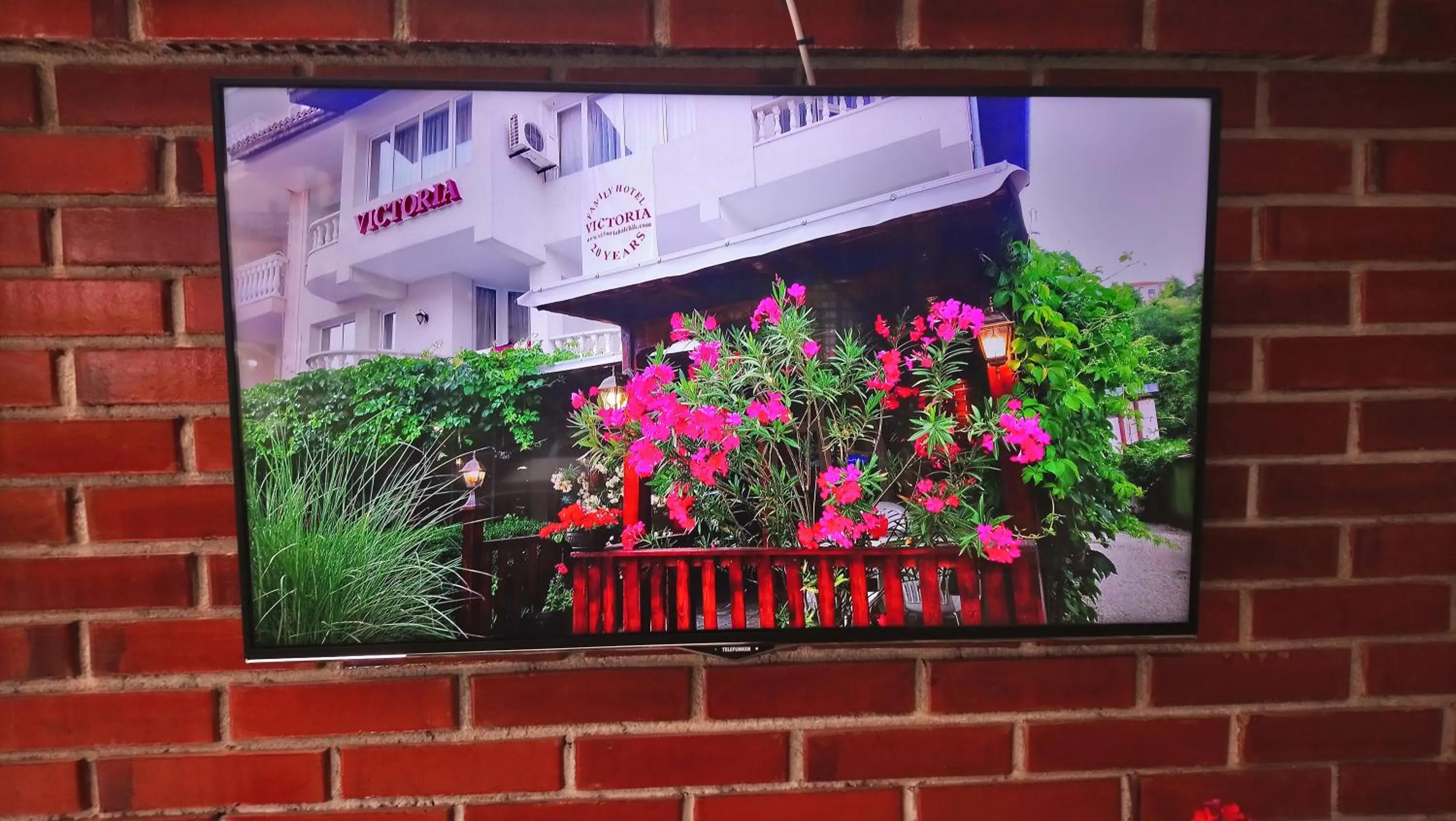 Facade/entrance in Victoria Family Hotel