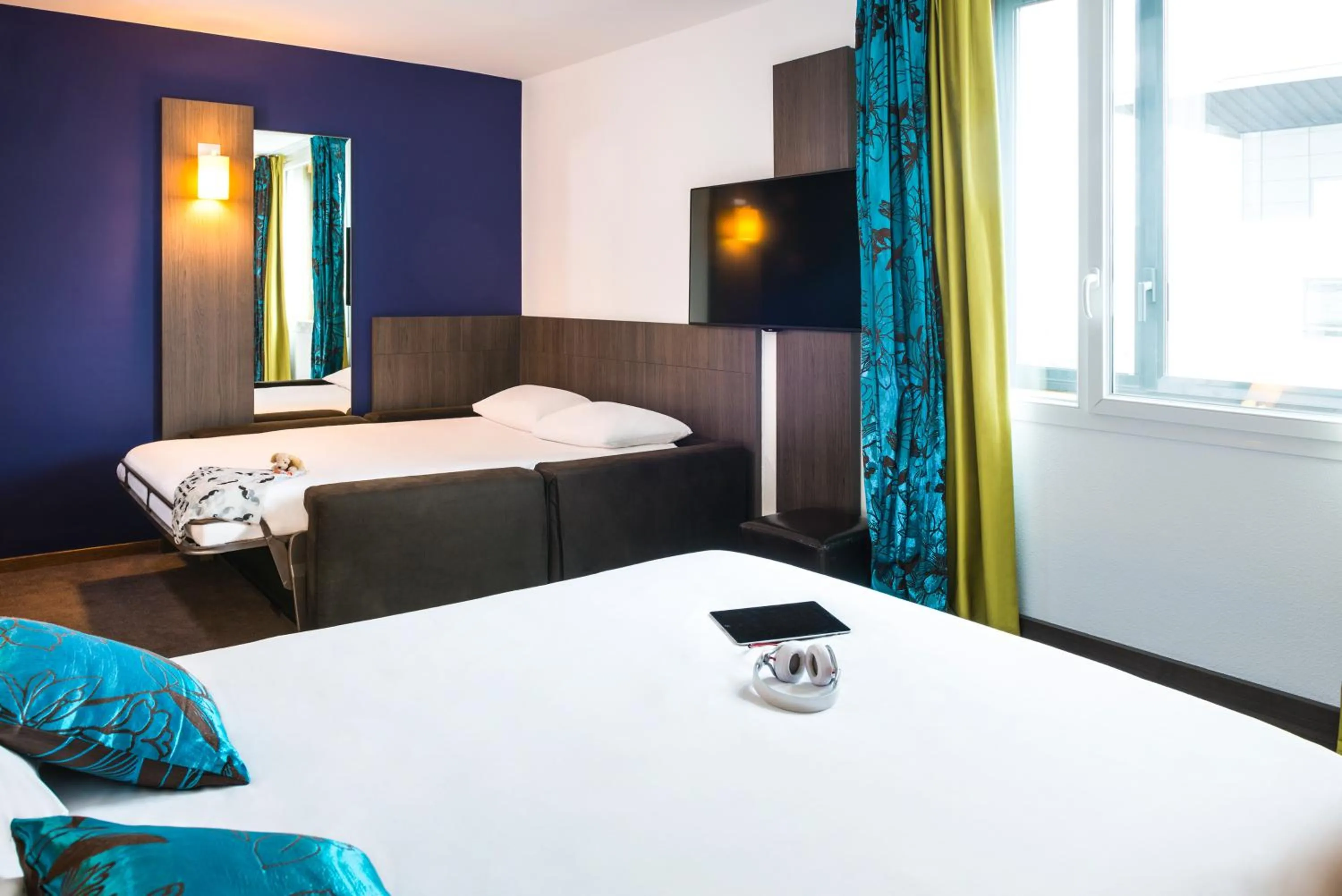 Photo of the whole room, Bed in Ibis Styles Lyon Centre - Gare Part Dieu