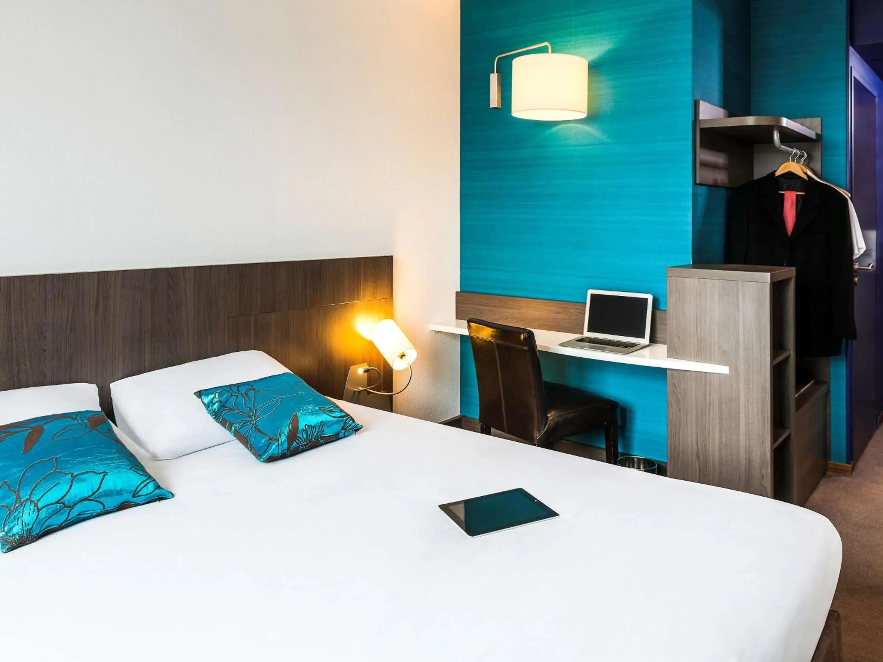 Photo of the whole room, Bed in Ibis Styles Lyon Centre - Gare Part Dieu Photo of the whole room, Bed in Ibis Styles Lyon Centre - Gare Part Dieu