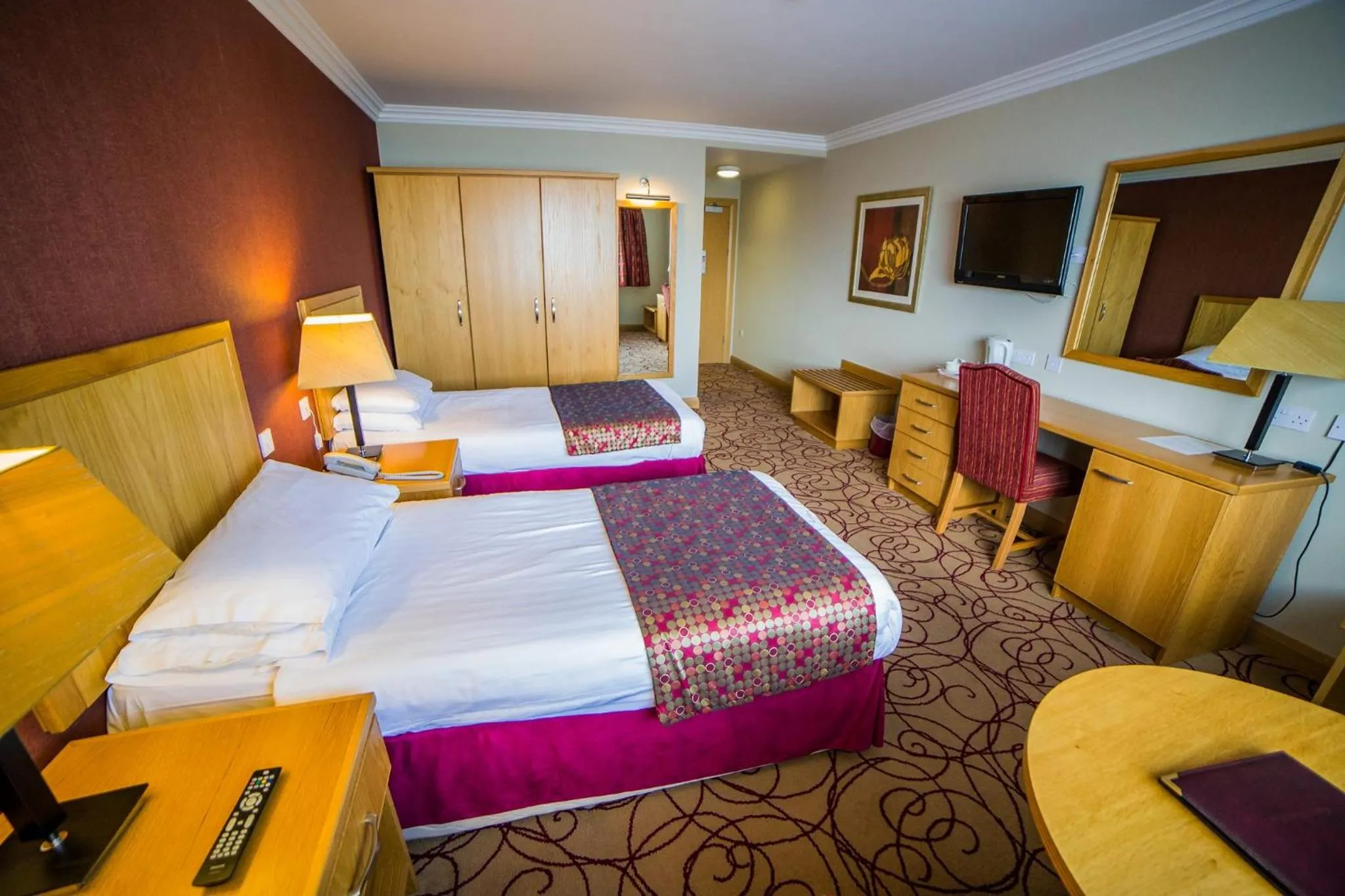 Twin Room - single occupancy in Curran Court Hotel