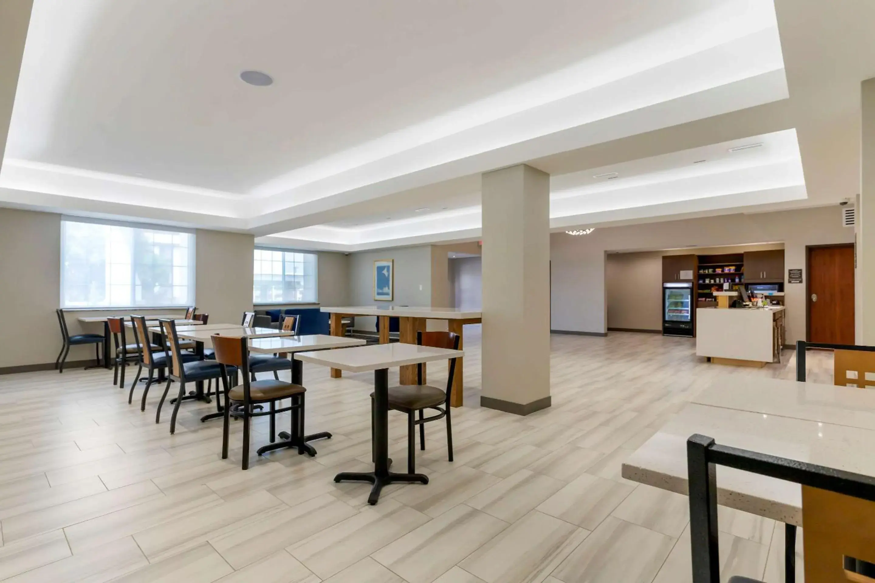 Breakfast in Comfort Inn & Suites Breakfast in Comfort Inn & Suites