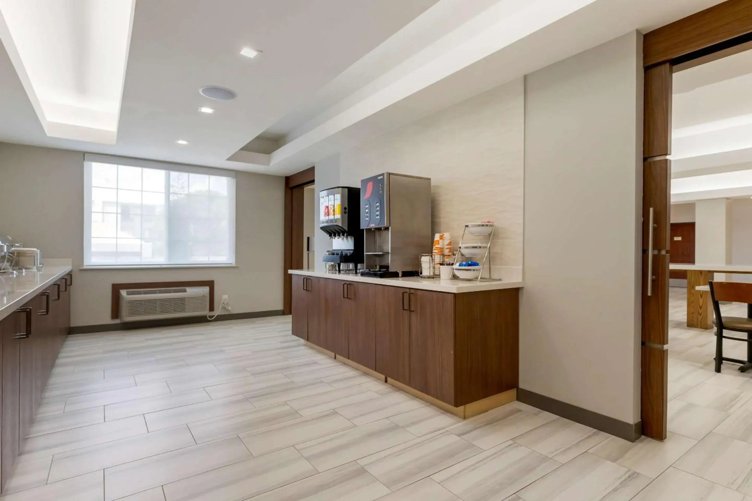 Breakfast in Comfort Inn & Suites Breakfast in Comfort Inn & Suites