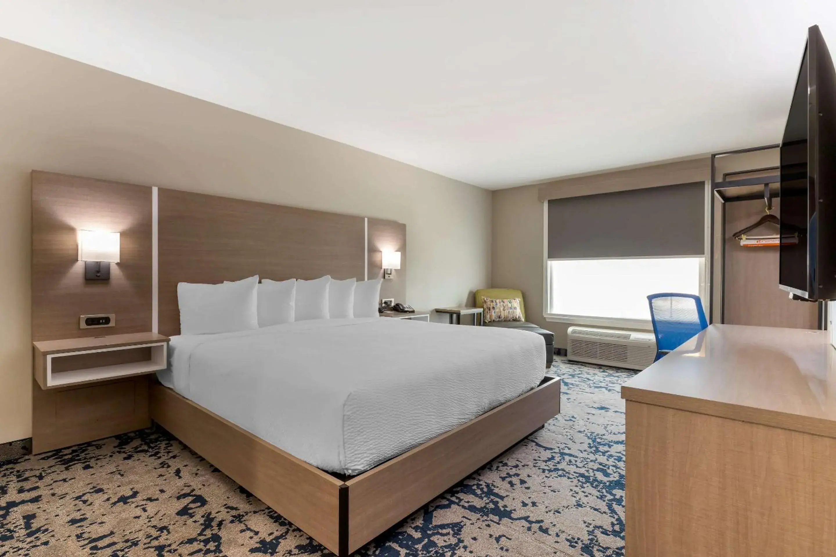 Bed in Comfort Inn & Suites Bed in Comfort Inn & Suites