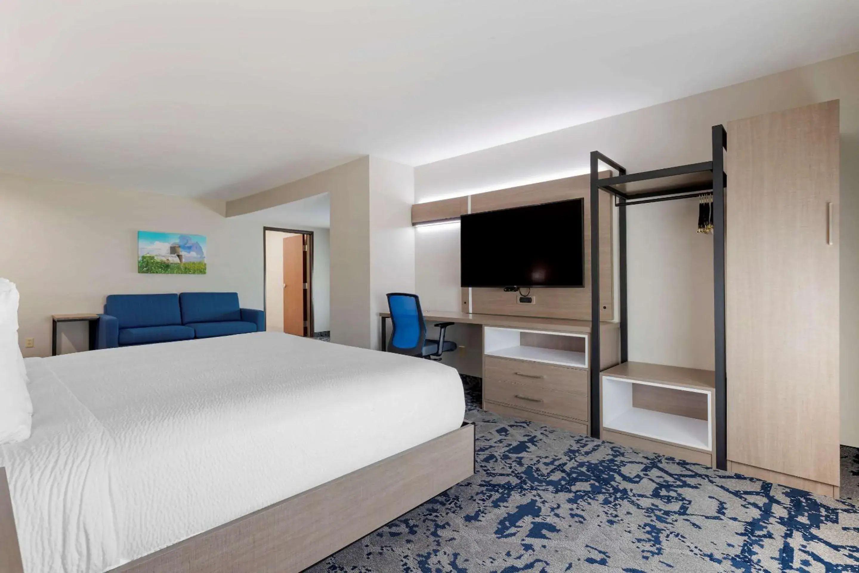 Bedroom, Bed in Comfort Inn & Suites Bedroom, Bed in Comfort Inn & Suites