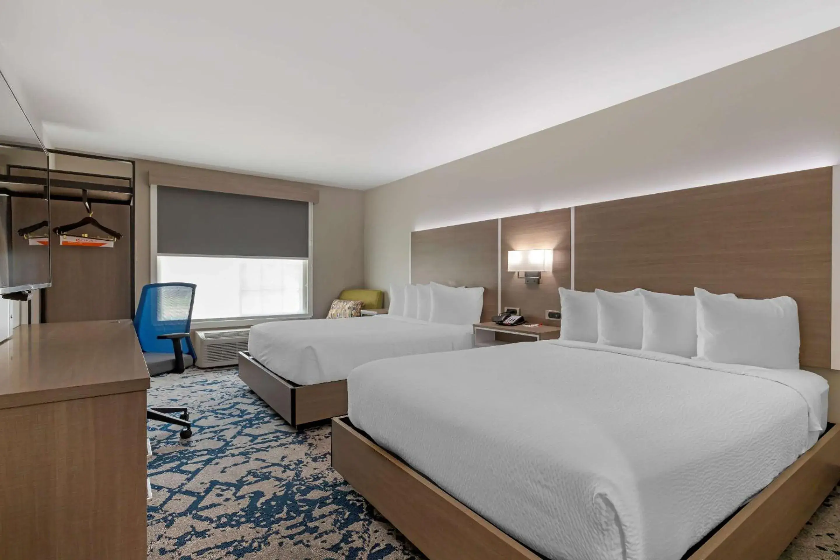 Bedroom, Bed in Comfort Inn & Suites Bedroom, Bed in Comfort Inn & Suites