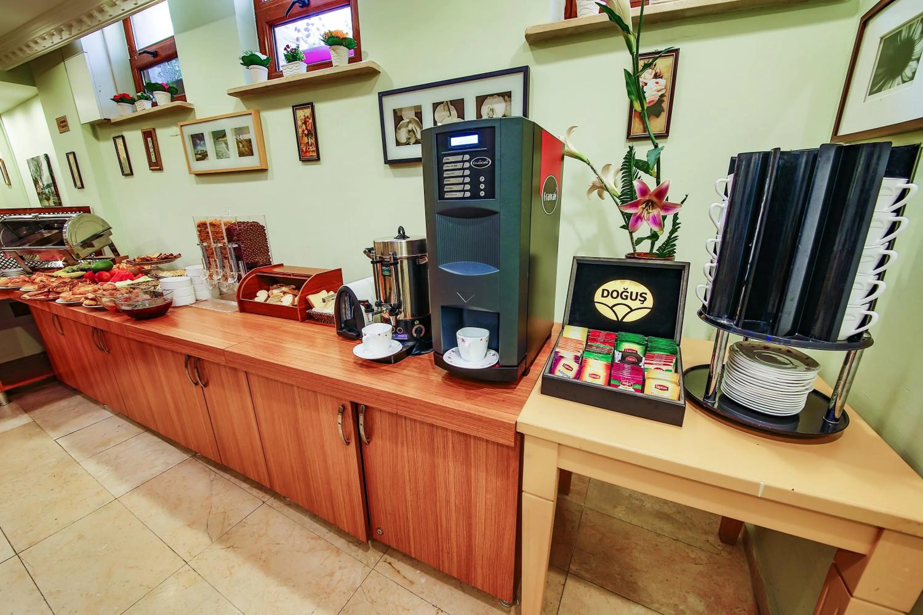 Coffee/tea facilities in Maritime Hotel Istanbul