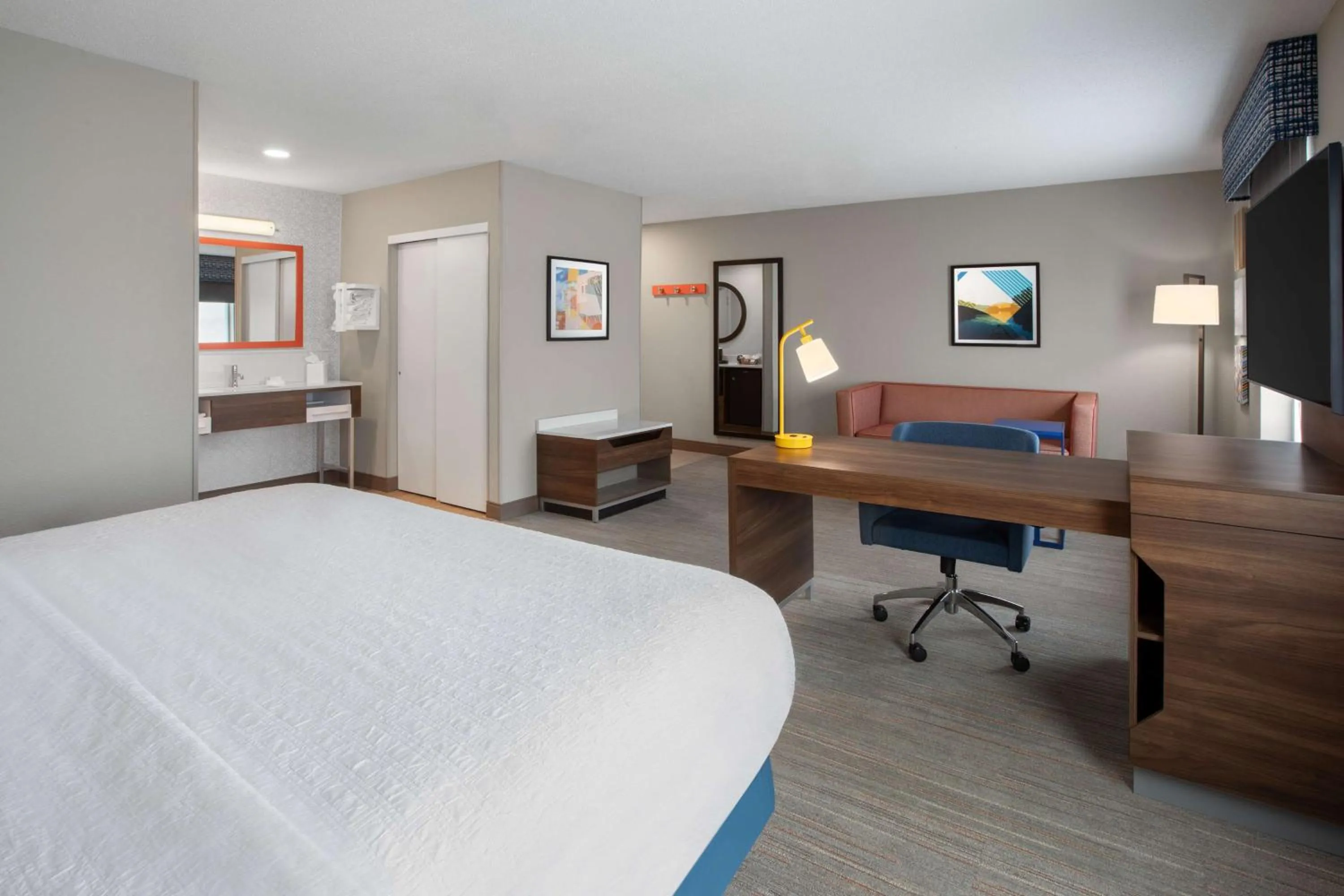 Bedroom, Bed in Hampton Inn & Suites Saginaw