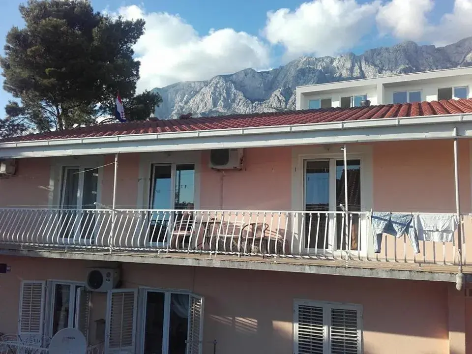 Property building in Apartmani Jela Property building in Apartmani Jela