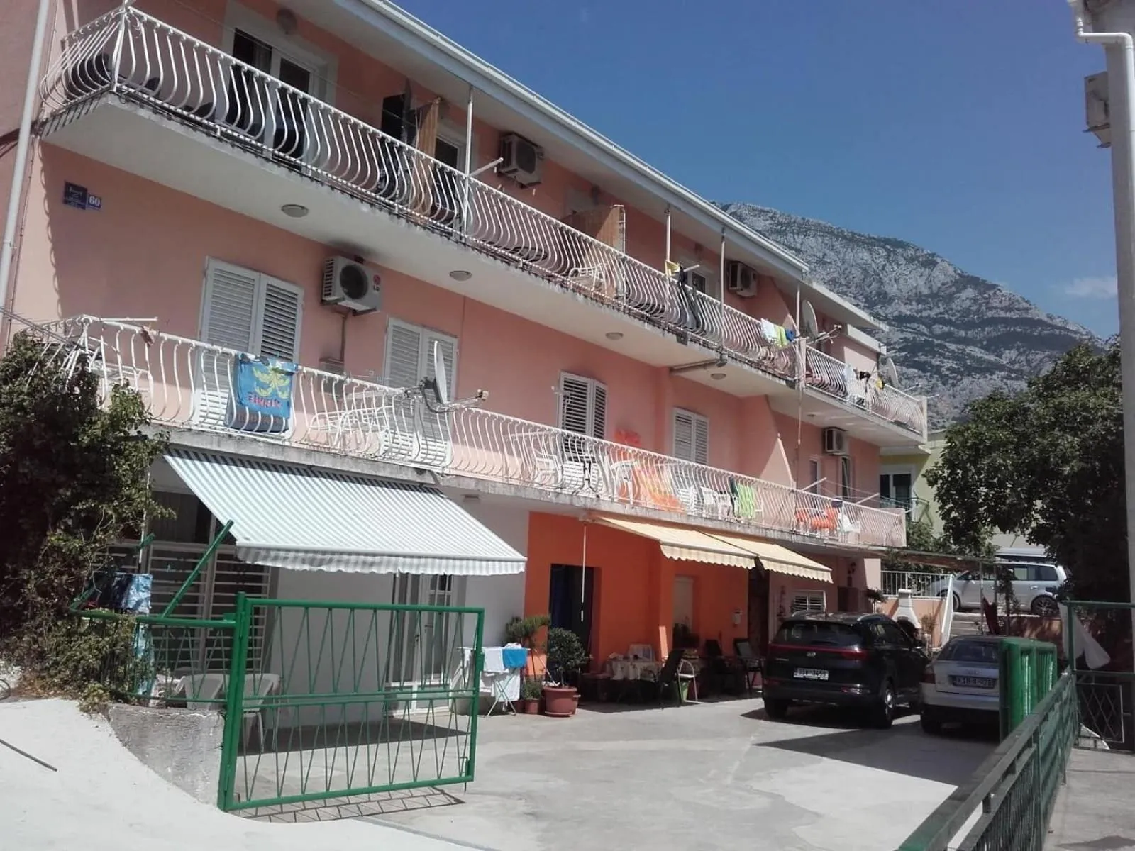Property building in Apartmani Jela