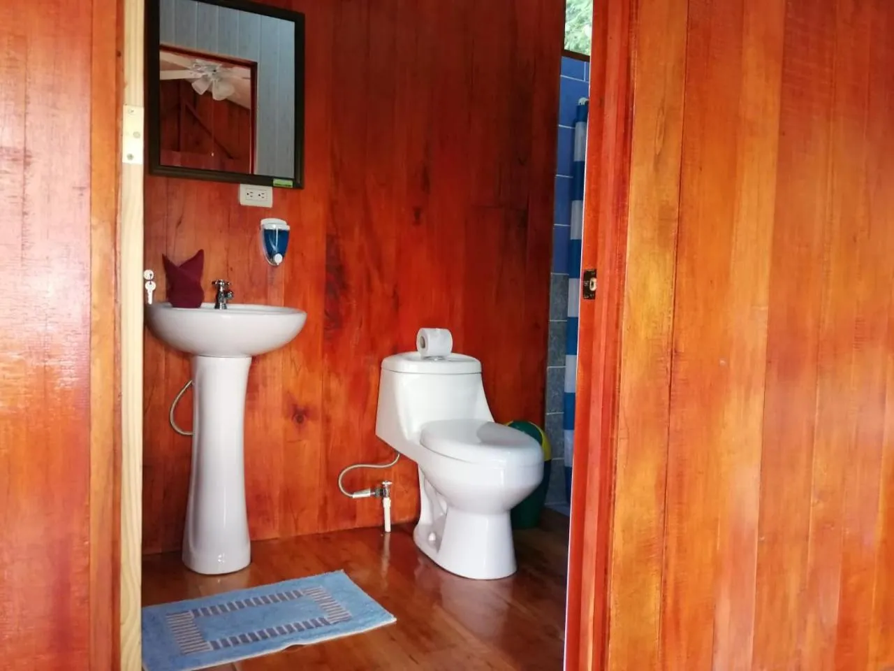 Toilet in The Sunset Tucano Lodge