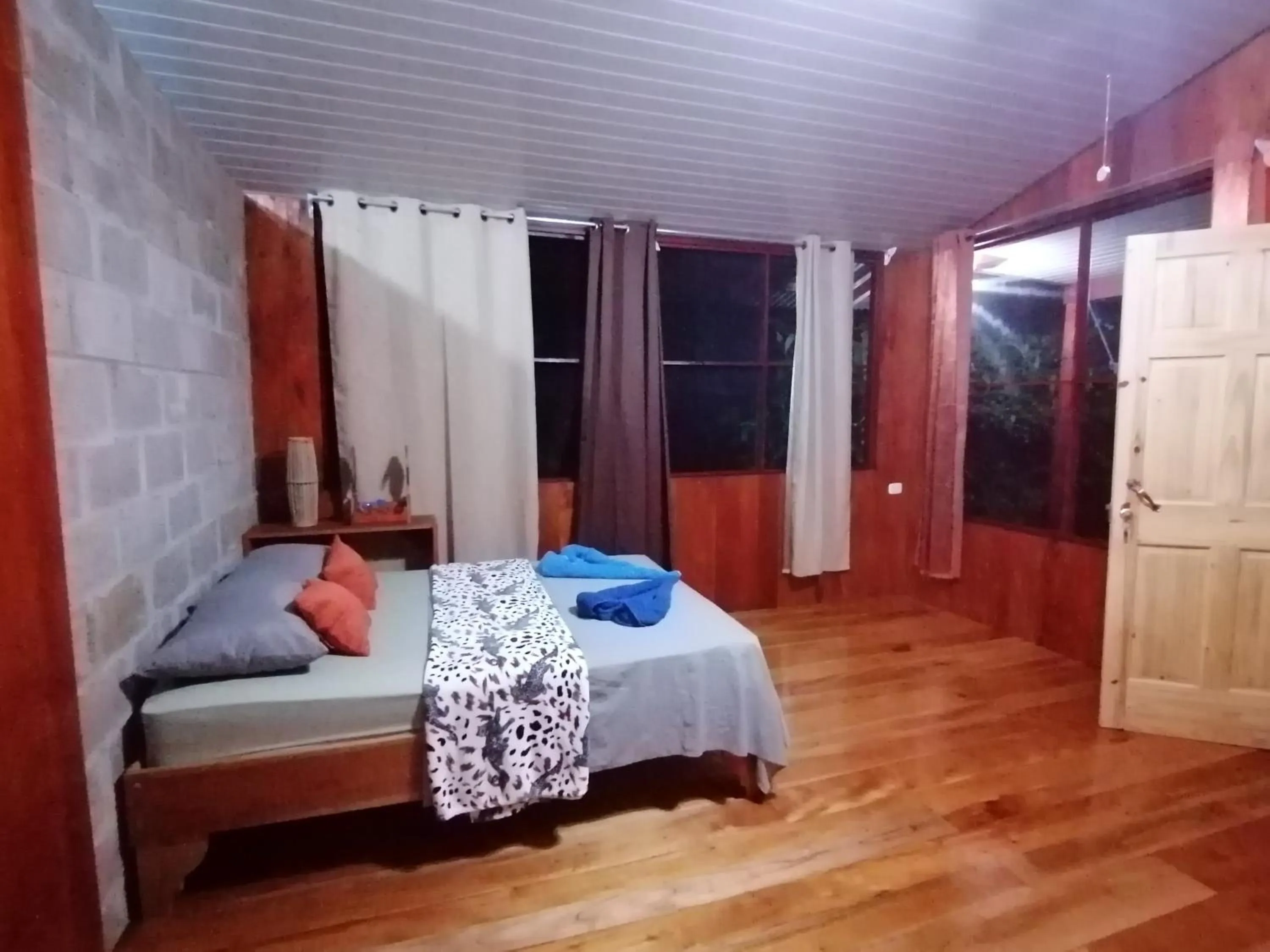 Photo of the whole room, Bed in The Sunset Tucano Lodge