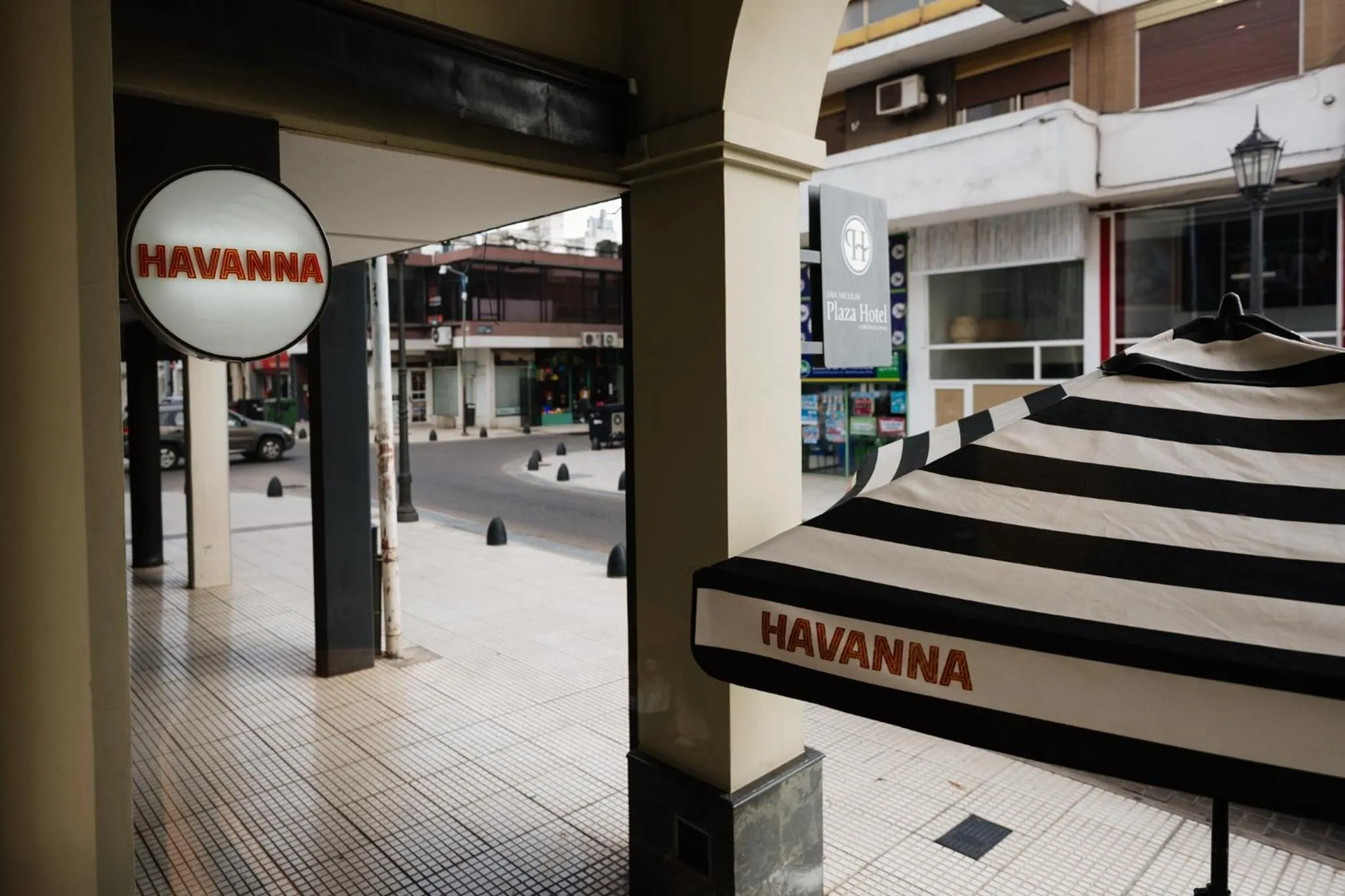 Property building in San Nicolas Plaza