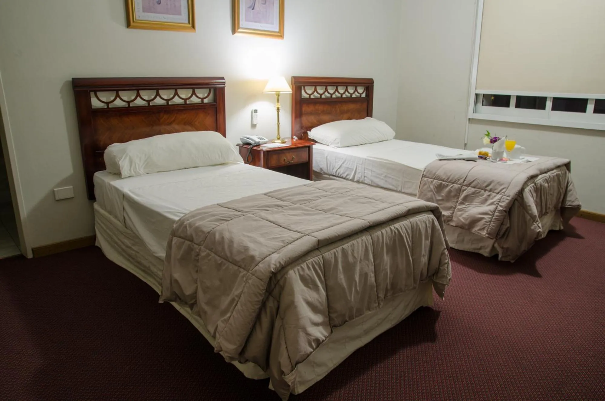 Photo of the whole room, Bed in San Nicolas Plaza