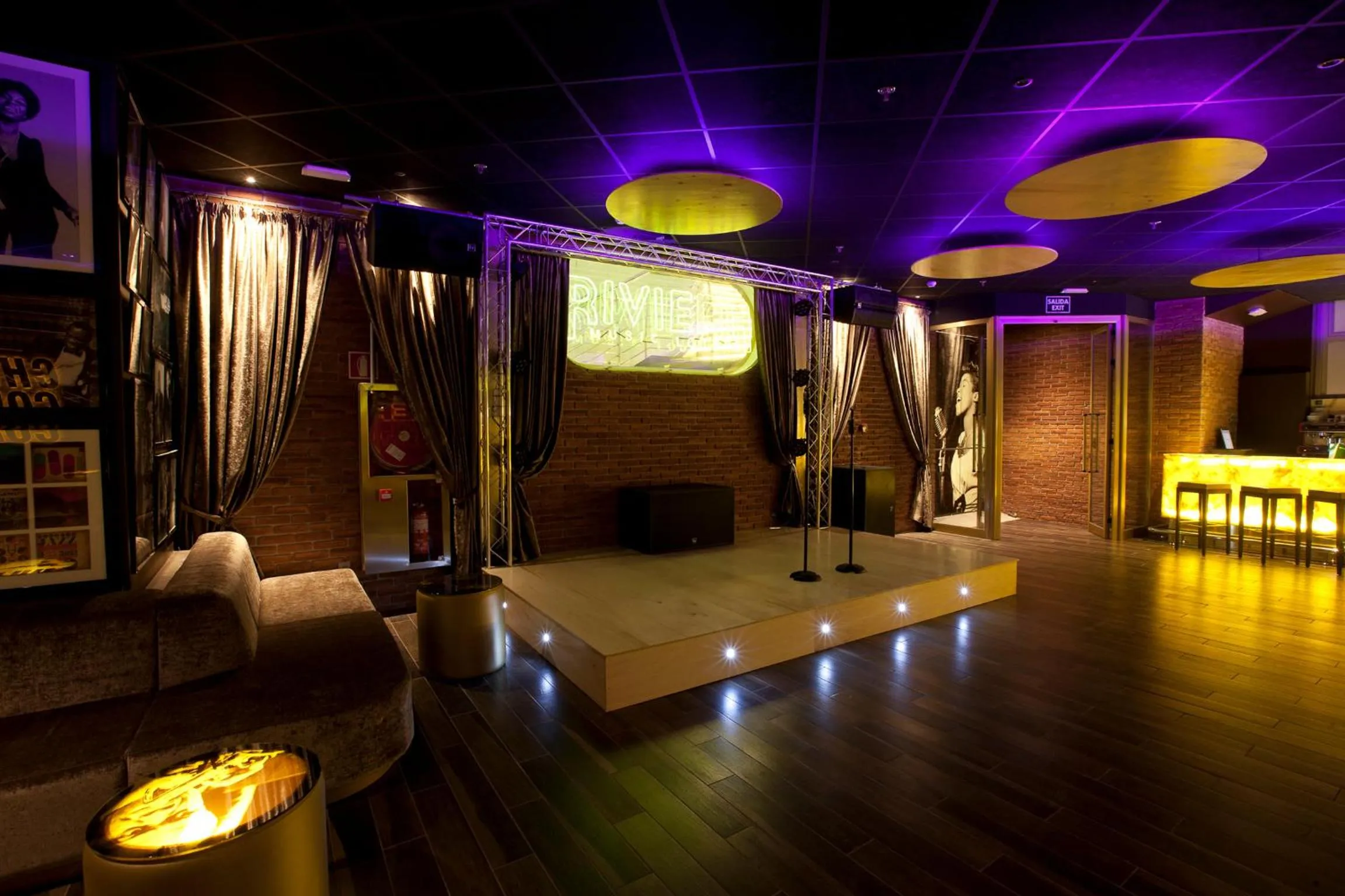Nightclub / DJ in Riviera Beachotel - Adults Recommended