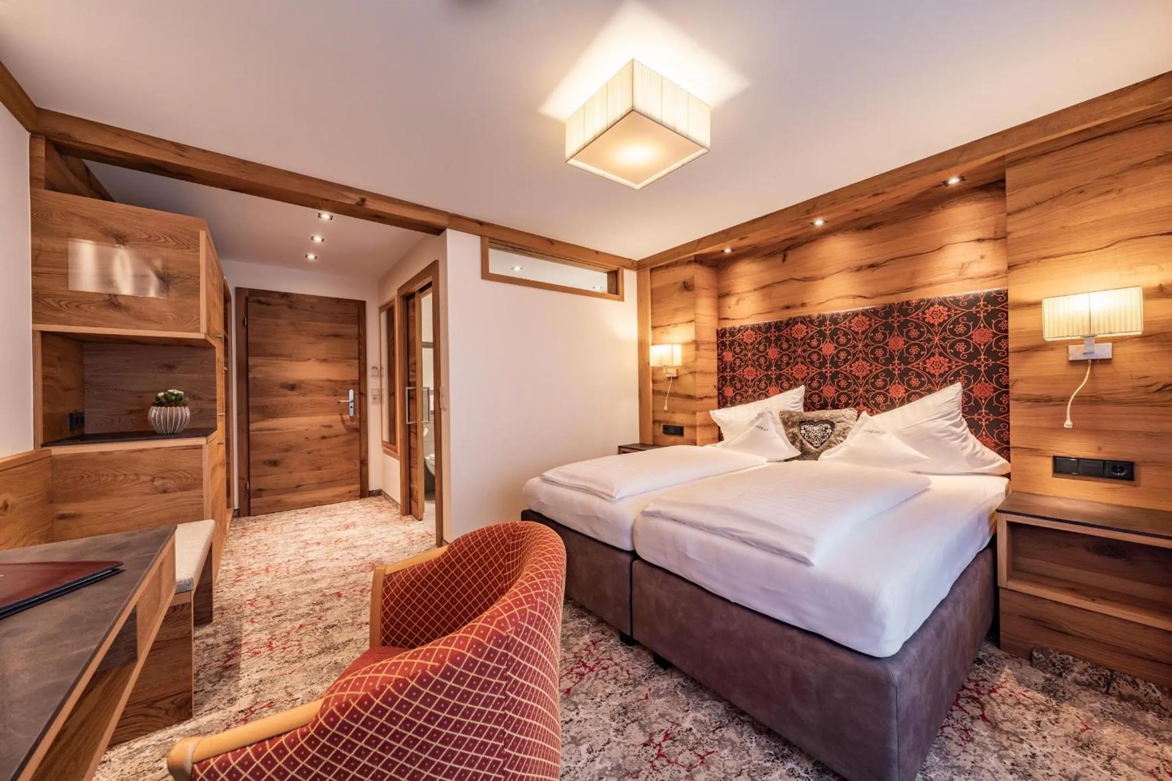 Living room, Bed in Hotel Pramstraller