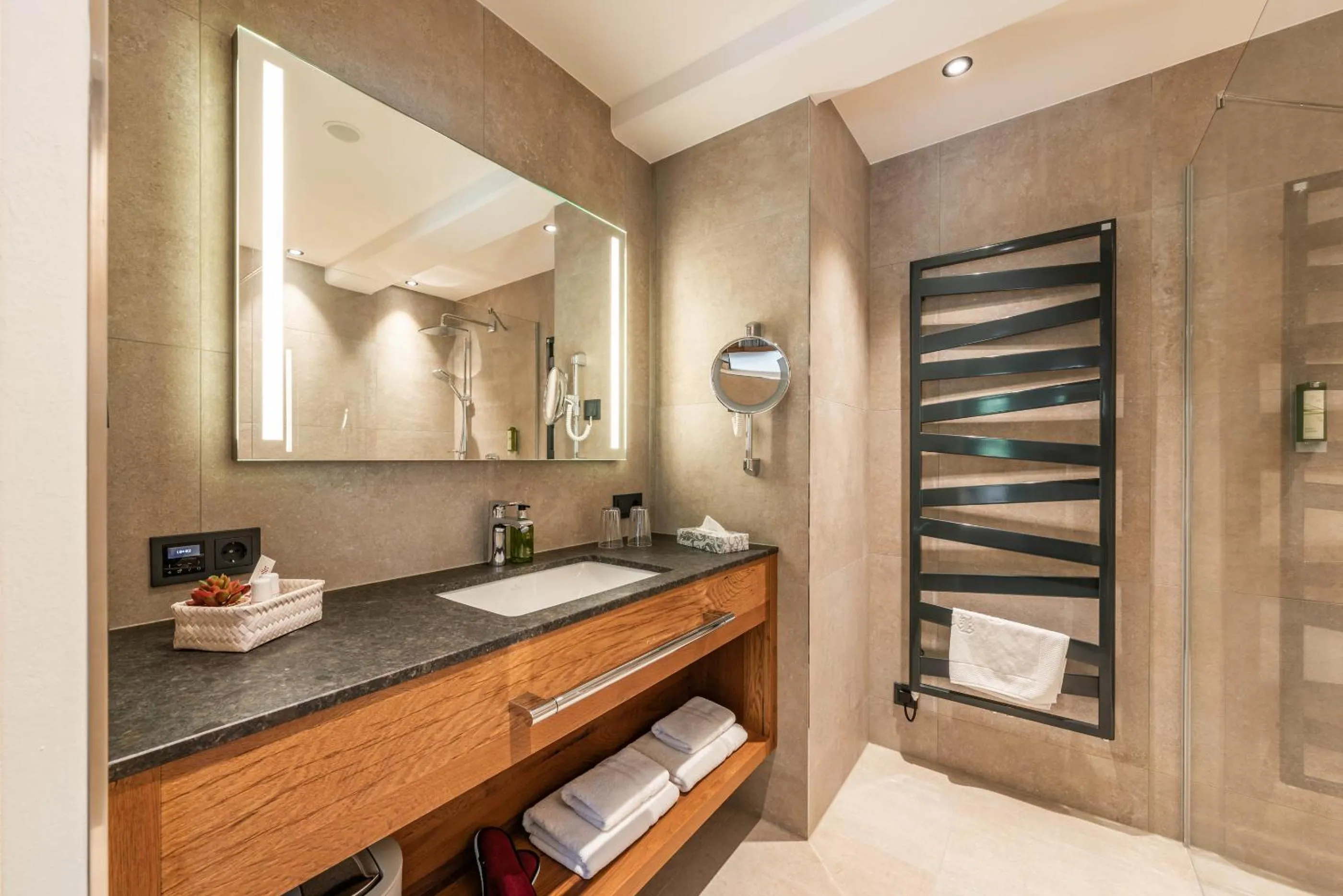 Shower in Hotel Pramstraller