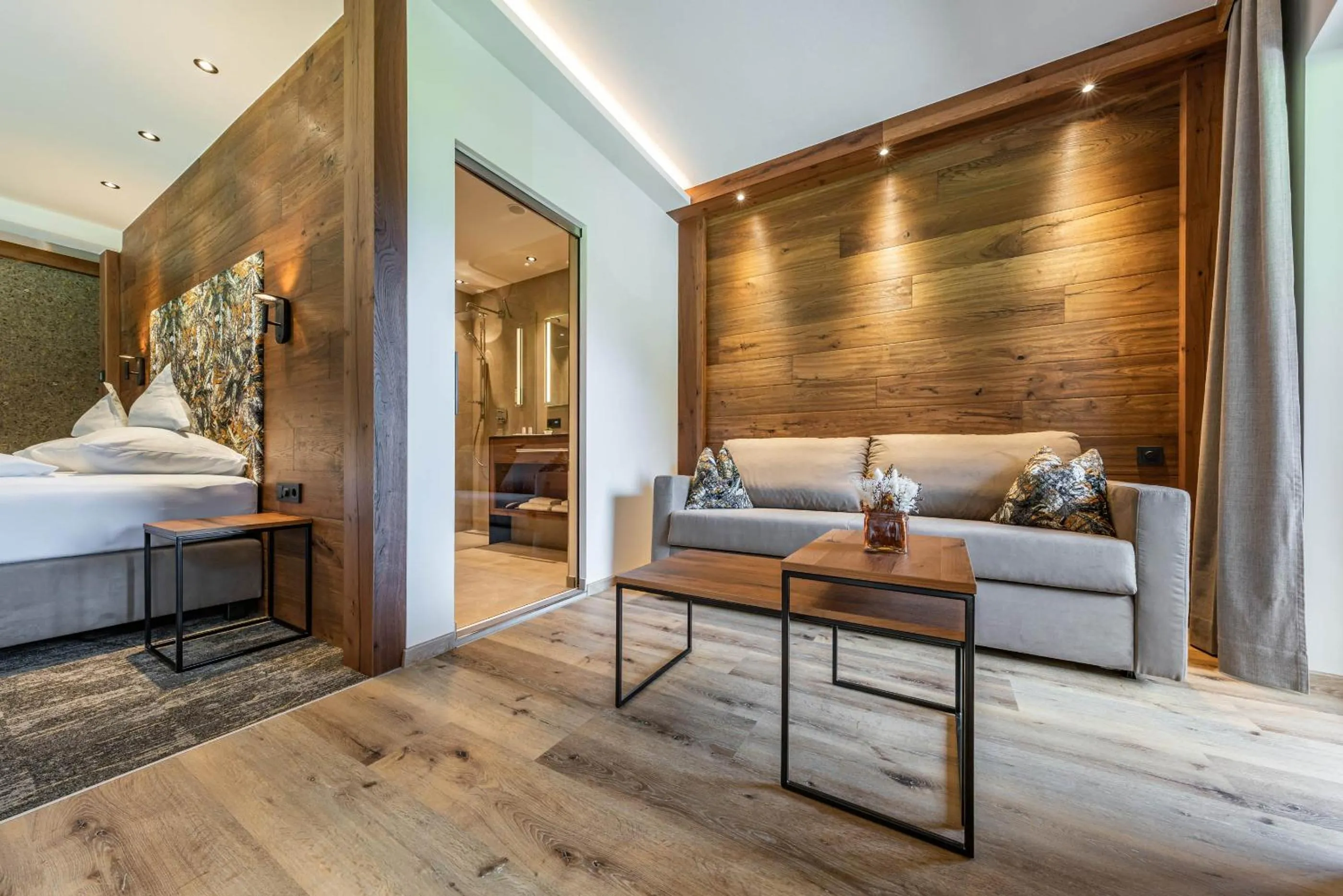 Shower, Bed in Hotel Pramstraller