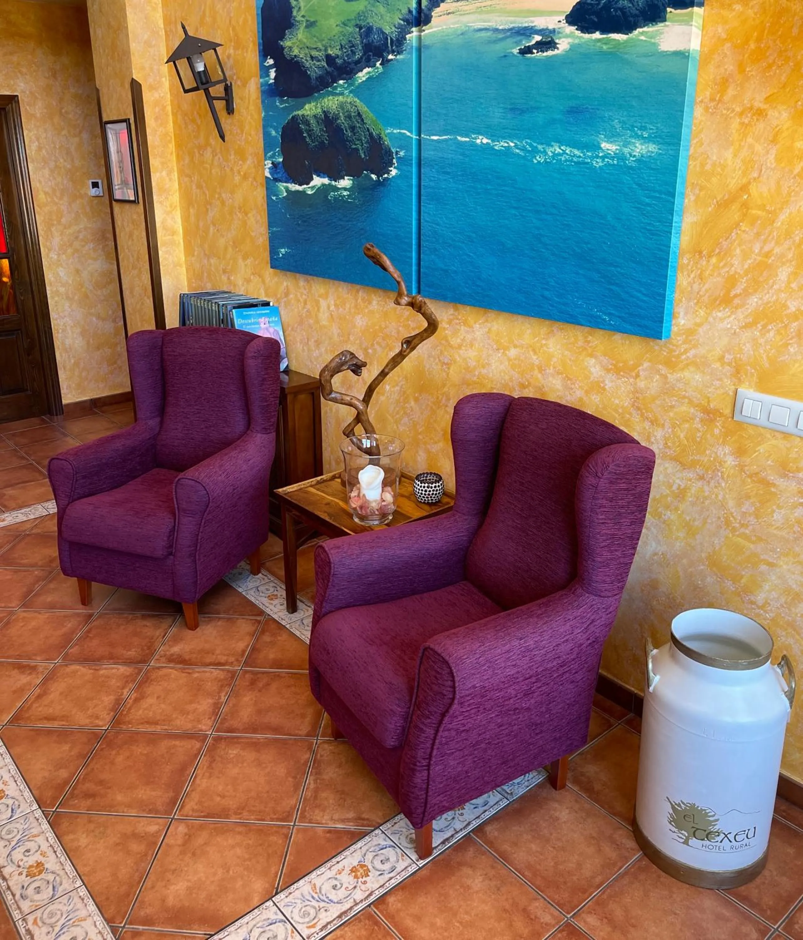 Living room in Hotel Rural El Texeu