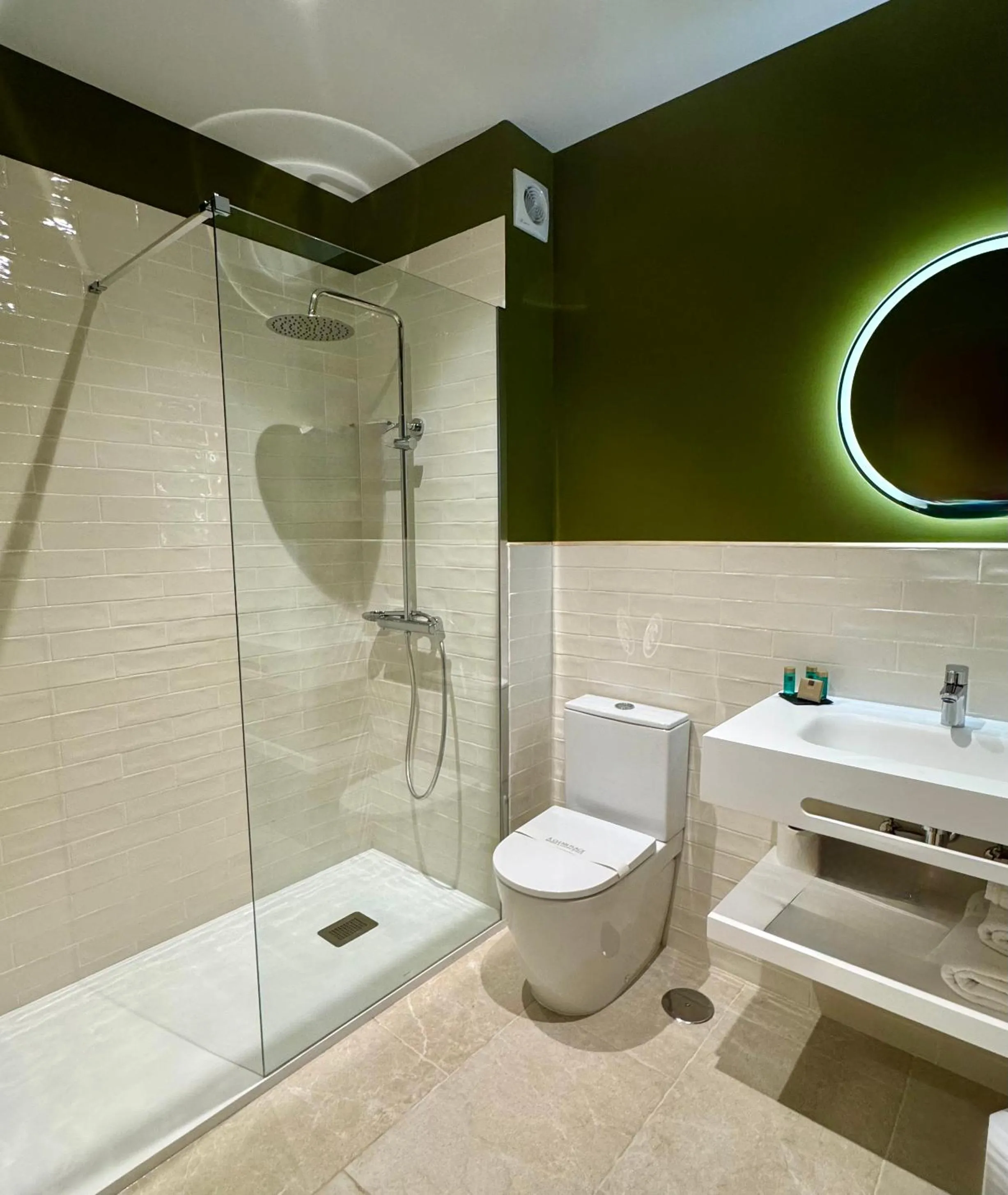 Shower in Hotel Rural El Texeu