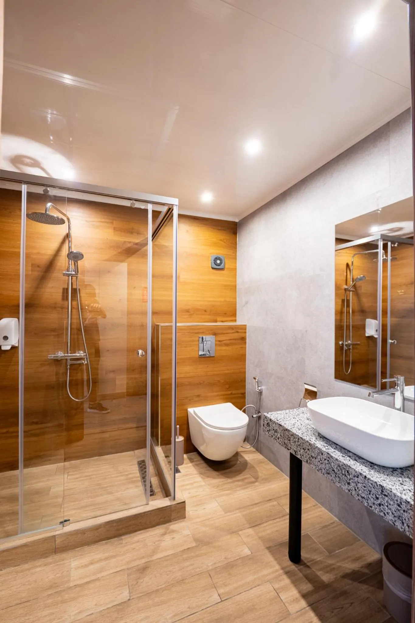 Shower in Avenue Hotel