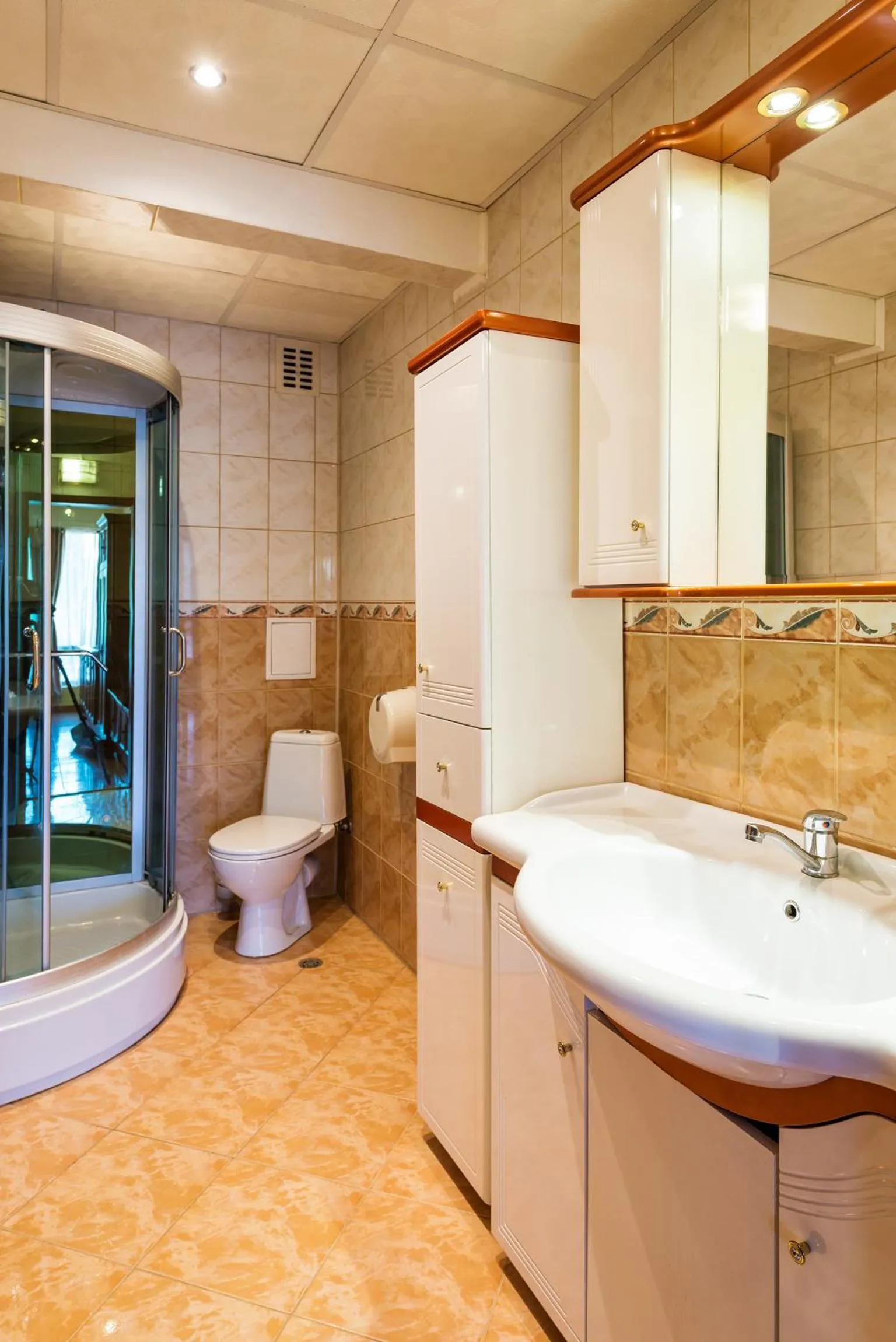 Shower in Avenue Hotel