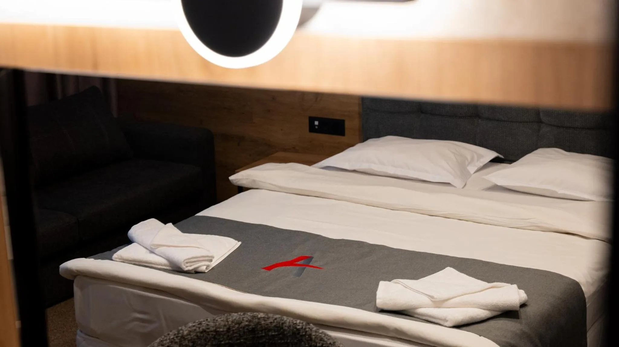 Photo of the whole room, Bed in Avenue Hotel