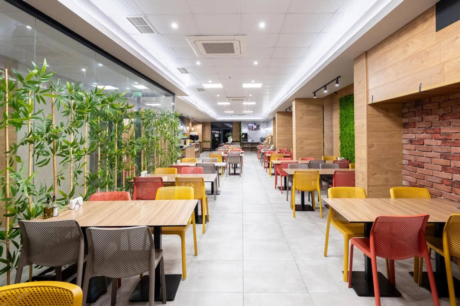 Restaurant/places to eat in Avenue Hotel