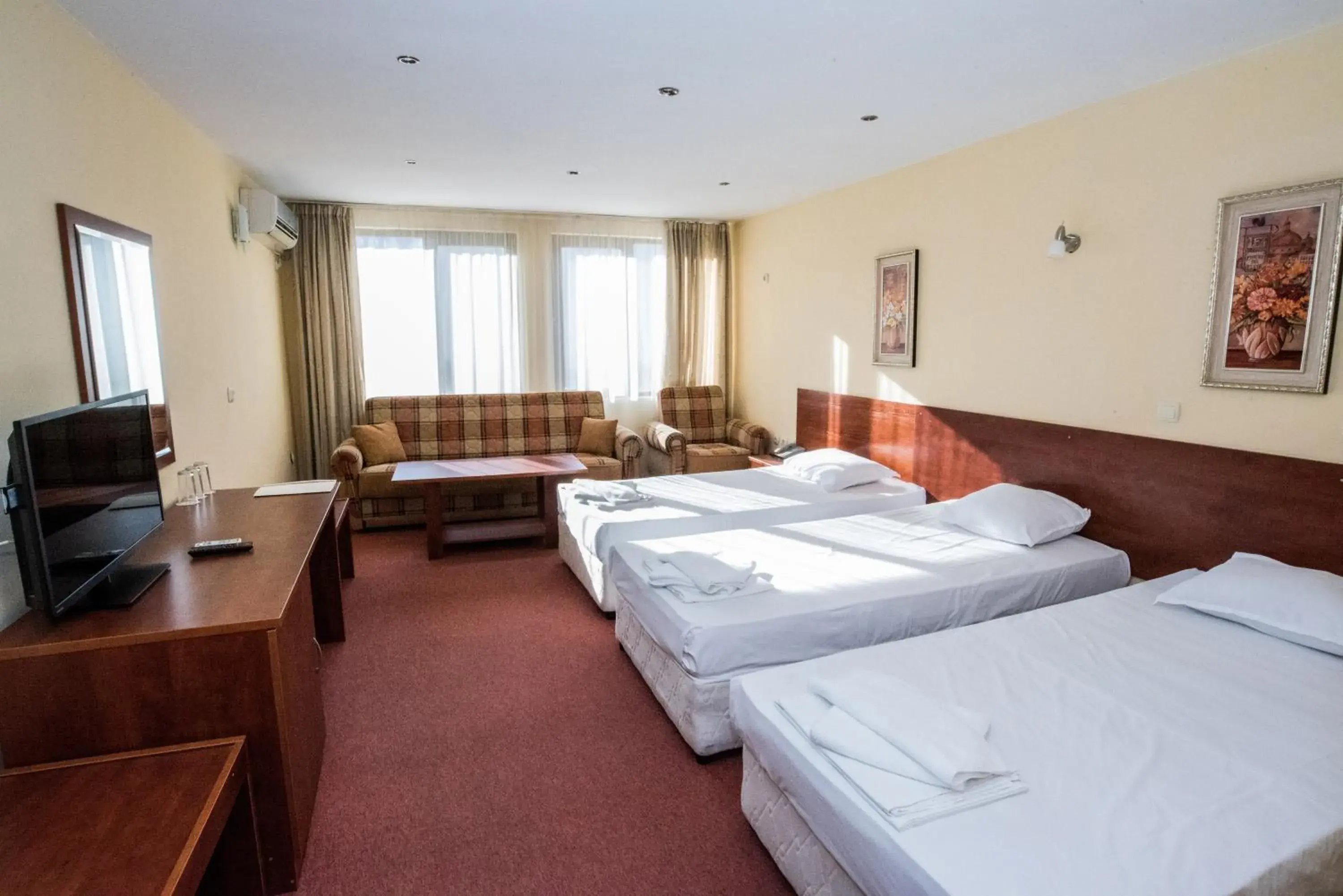 Triple Room in Avenue Hotel Triple Room in Avenue Hotel