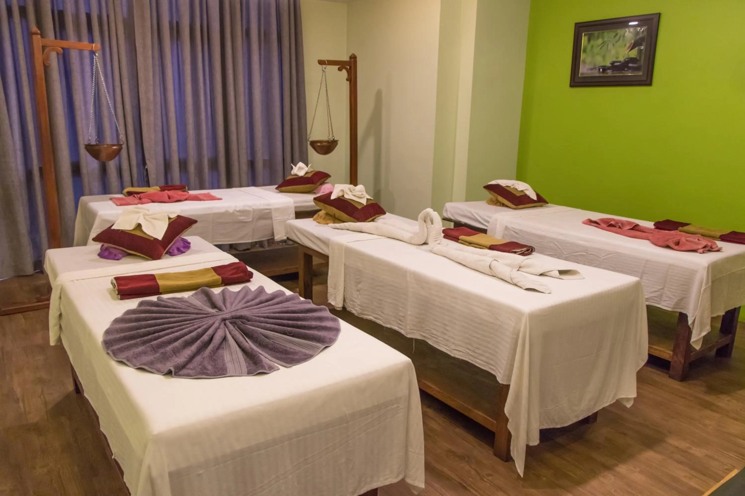 Massage, Bed in Retro Hotel and Spa