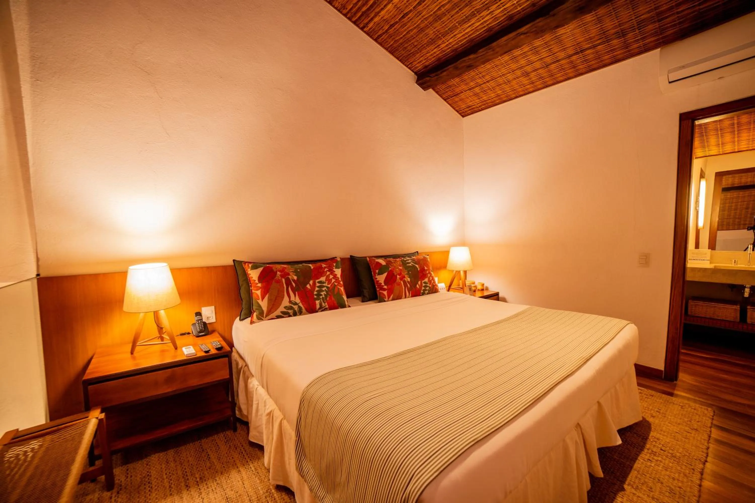 Bed in Pousada Literária de Paraty